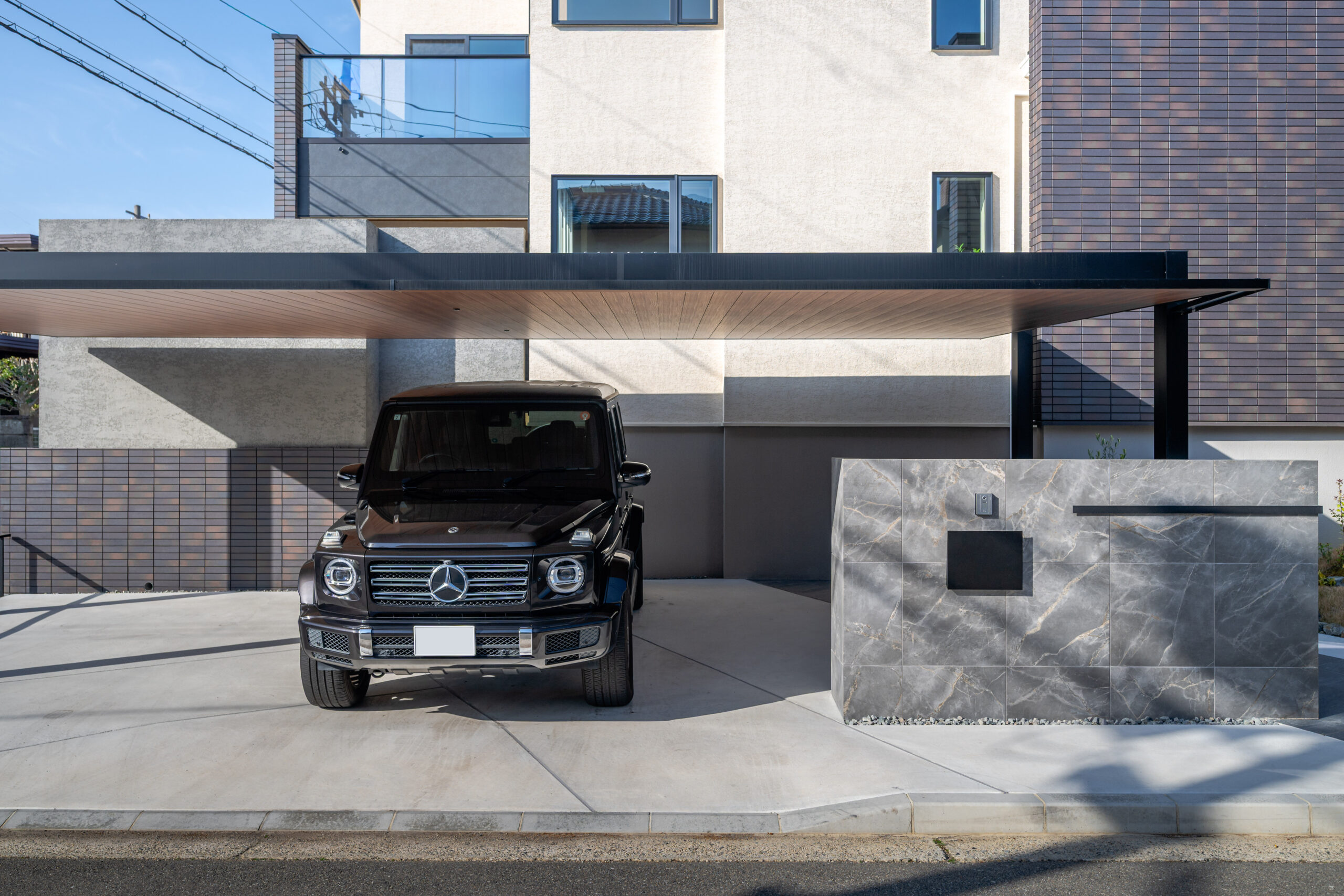 兵庫県　「帰るたびに、少し誇らしくなる家。」 三井ホームの邸宅に寄り添うモダンエクステリア