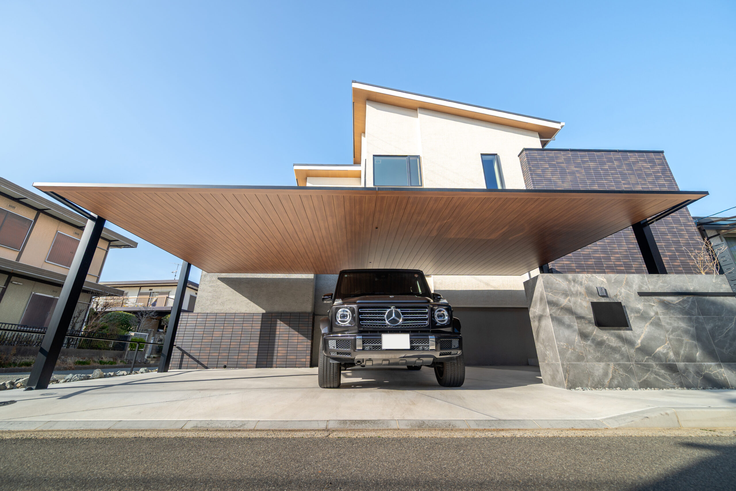 兵庫県　「帰るたびに、少し誇らしくなる家。」 三井ホームの邸宅に寄り添うモダンエクステリア