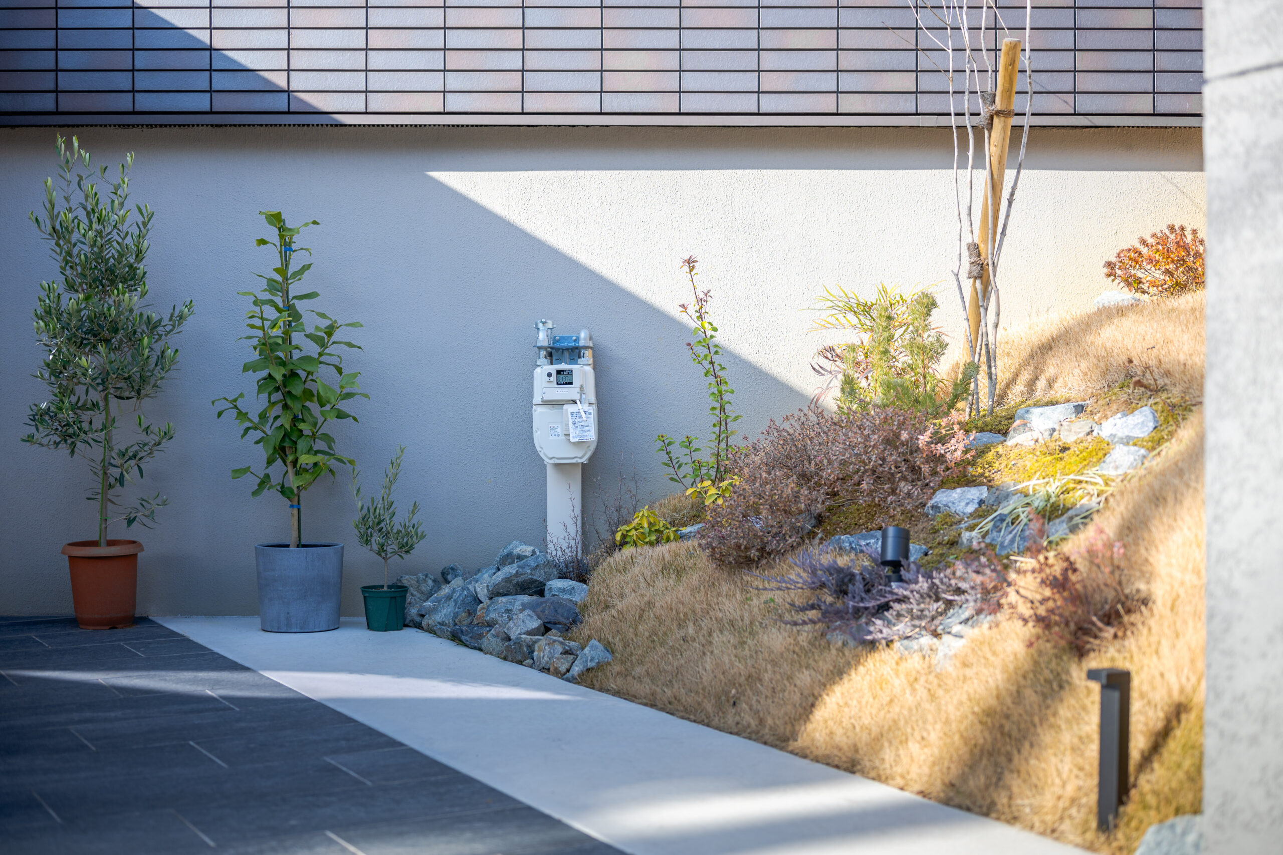 兵庫県　「帰るたびに、少し誇らしくなる家。」 三井ホームの邸宅に寄り添うモダンエクステリア