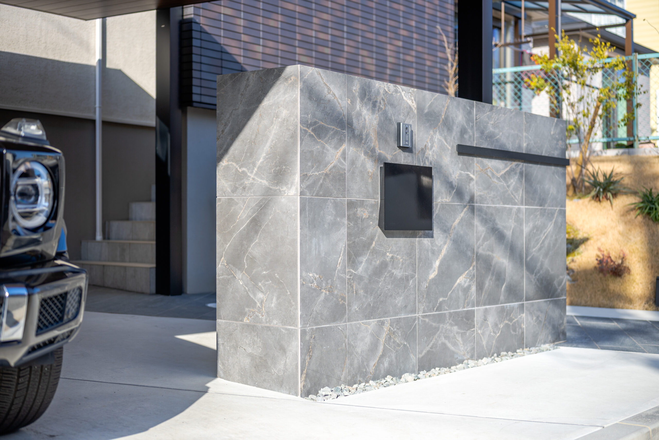 兵庫県　「帰るたびに、少し誇らしくなる家。」 三井ホームの邸宅に寄り添うモダンエクステリア