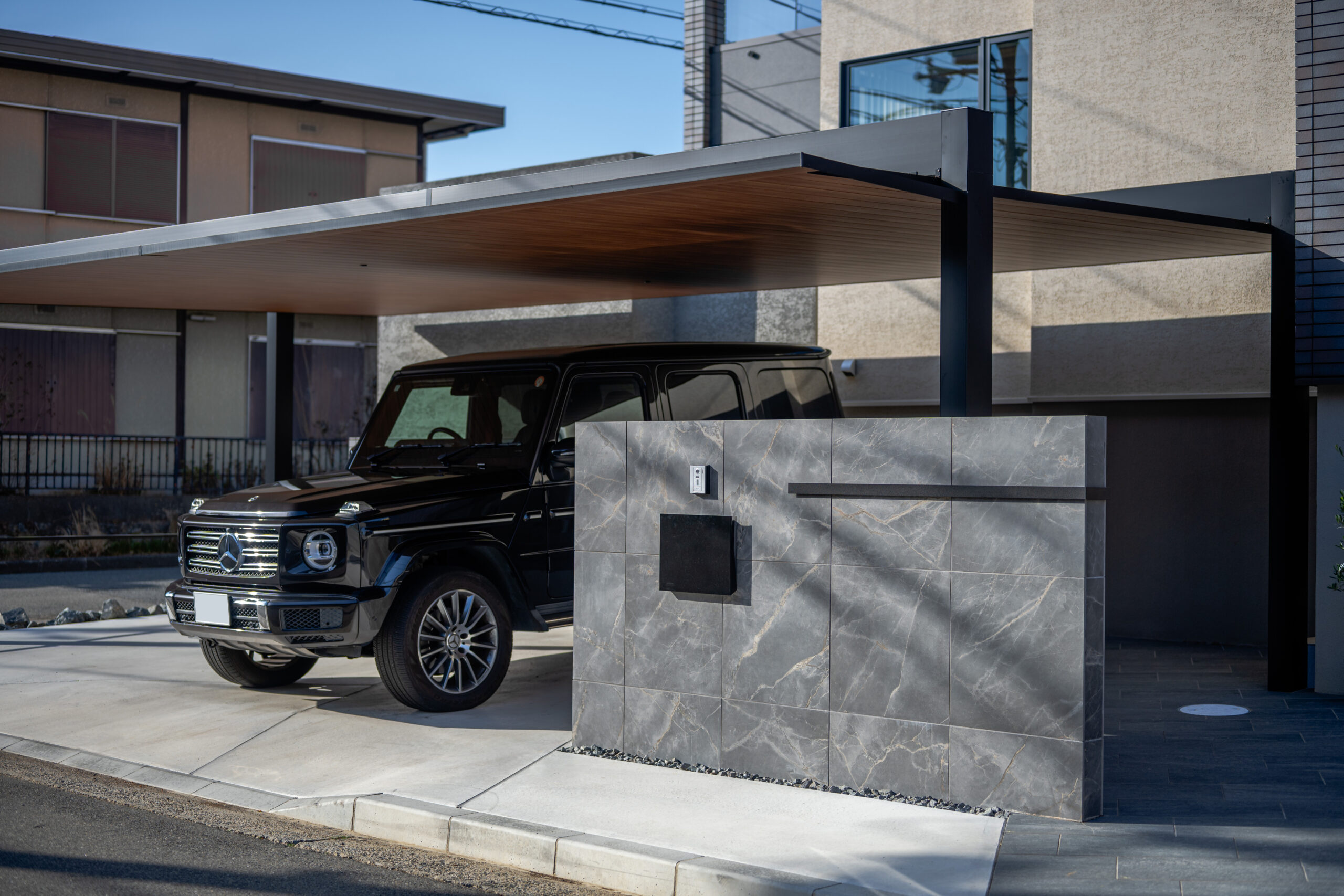 兵庫県　「帰るたびに、少し誇らしくなる家。」 三井ホームの邸宅に寄り添うモダンエクステリア