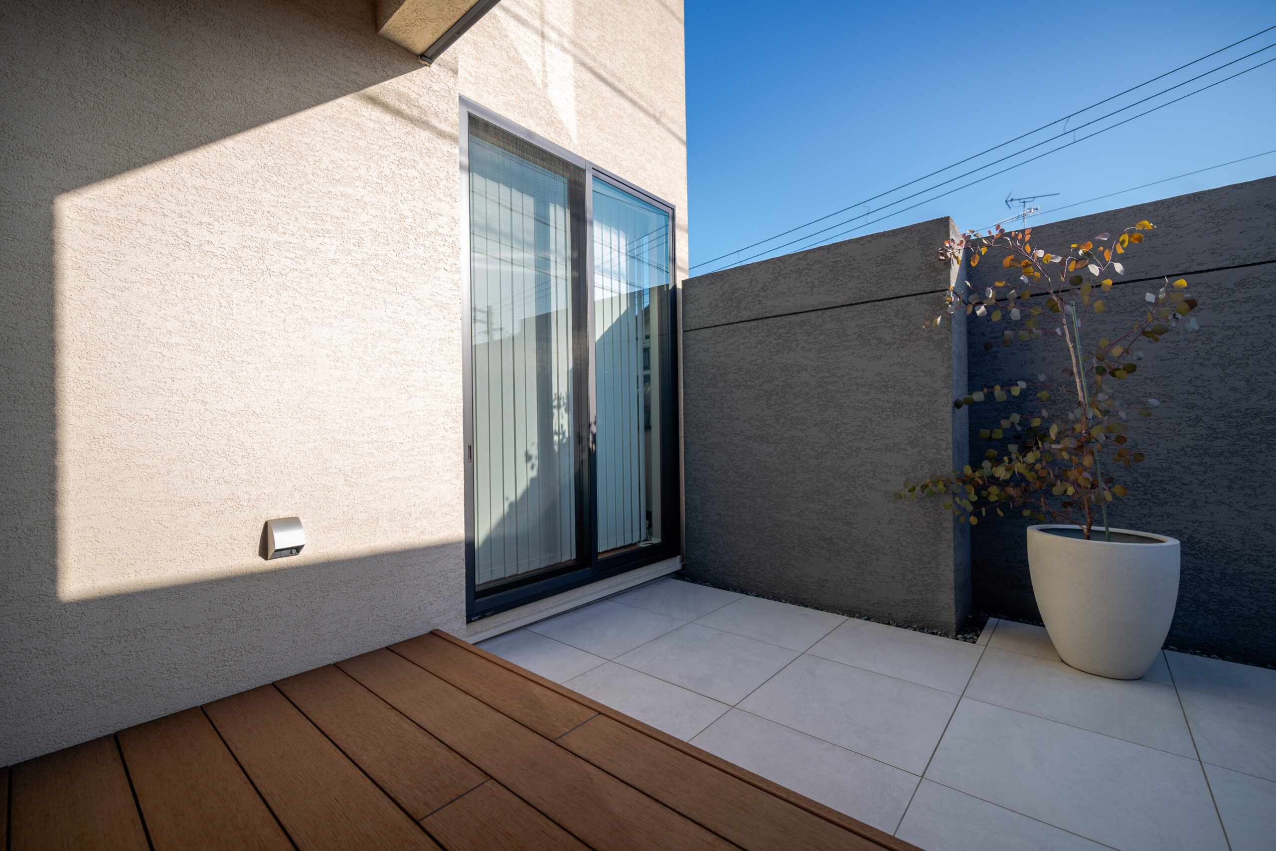 兵庫県　「帰るたびに、少し誇らしくなる家。」 三井ホームの邸宅に寄り添うモダンエクステリア