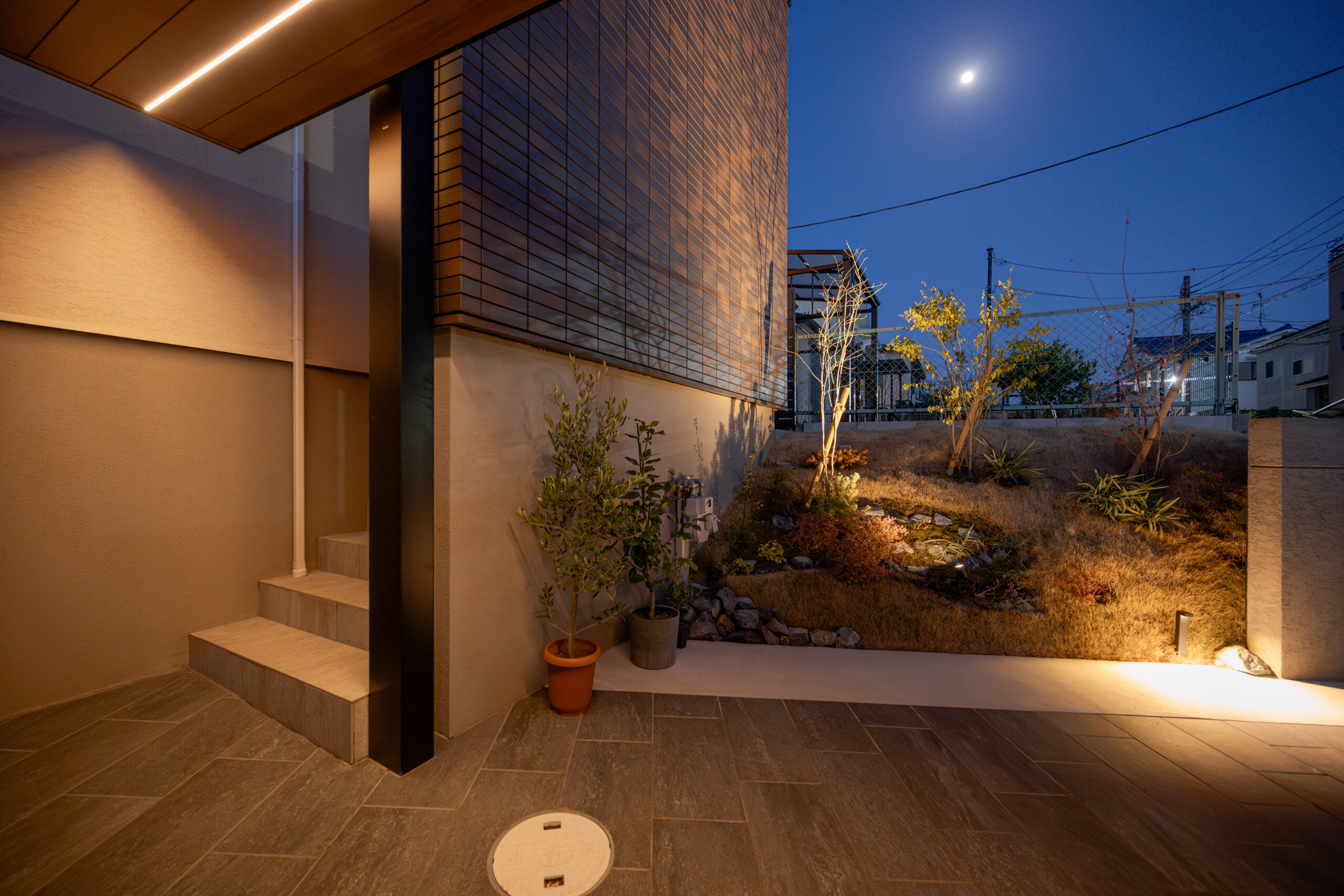 兵庫県　「帰るたびに、少し誇らしくなる家。」 三井ホームの邸宅に寄り添うモダンエクステリア