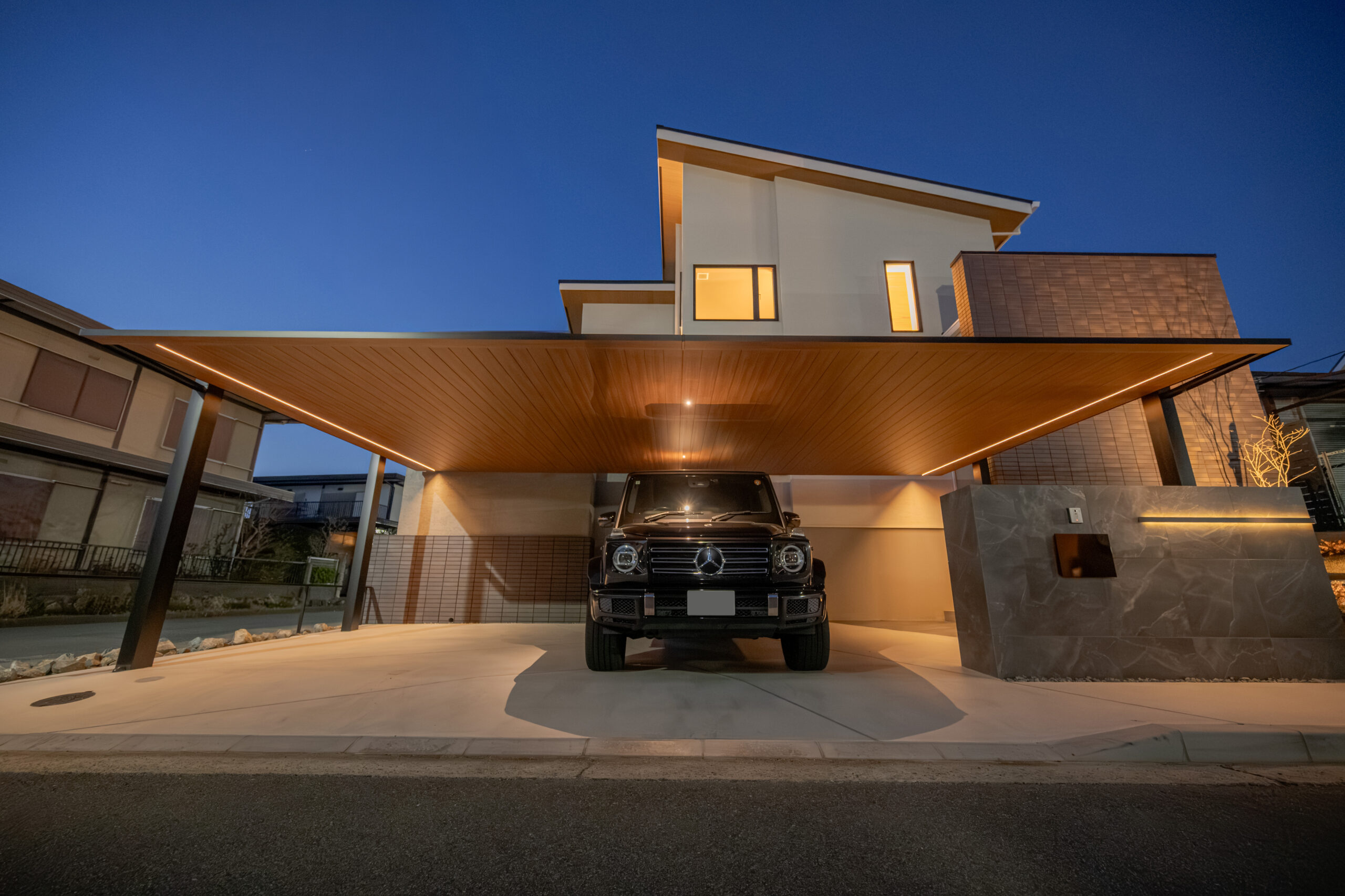 兵庫県　「帰るたびに、少し誇らしくなる家。」 三井ホームの邸宅に寄り添うモダンエクステリア