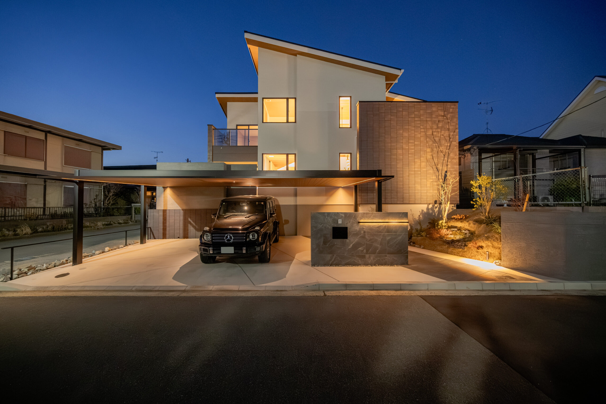 兵庫県　「帰るたびに、少し誇らしくなる家。」 三井ホームの邸宅に寄り添うモダンエクステリア