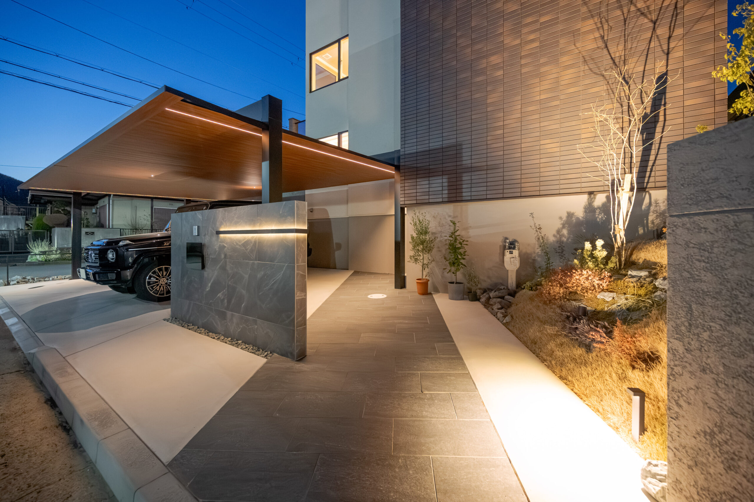 兵庫県　「帰るたびに、少し誇らしくなる家。」 三井ホームの邸宅に寄り添うモダンエクステリア