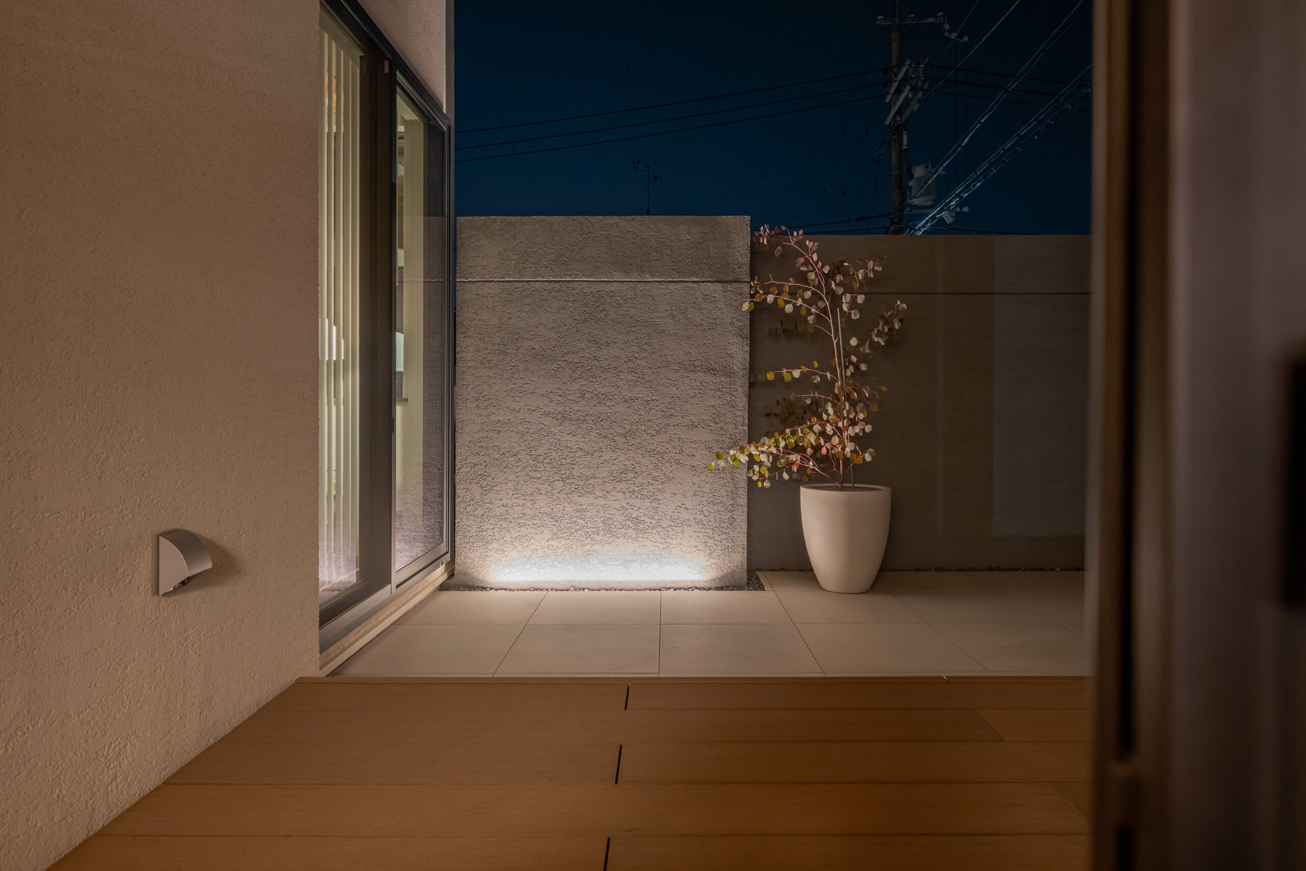 兵庫県　「帰るたびに、少し誇らしくなる家。」 三井ホームの邸宅に寄り添うモダンエクステリア