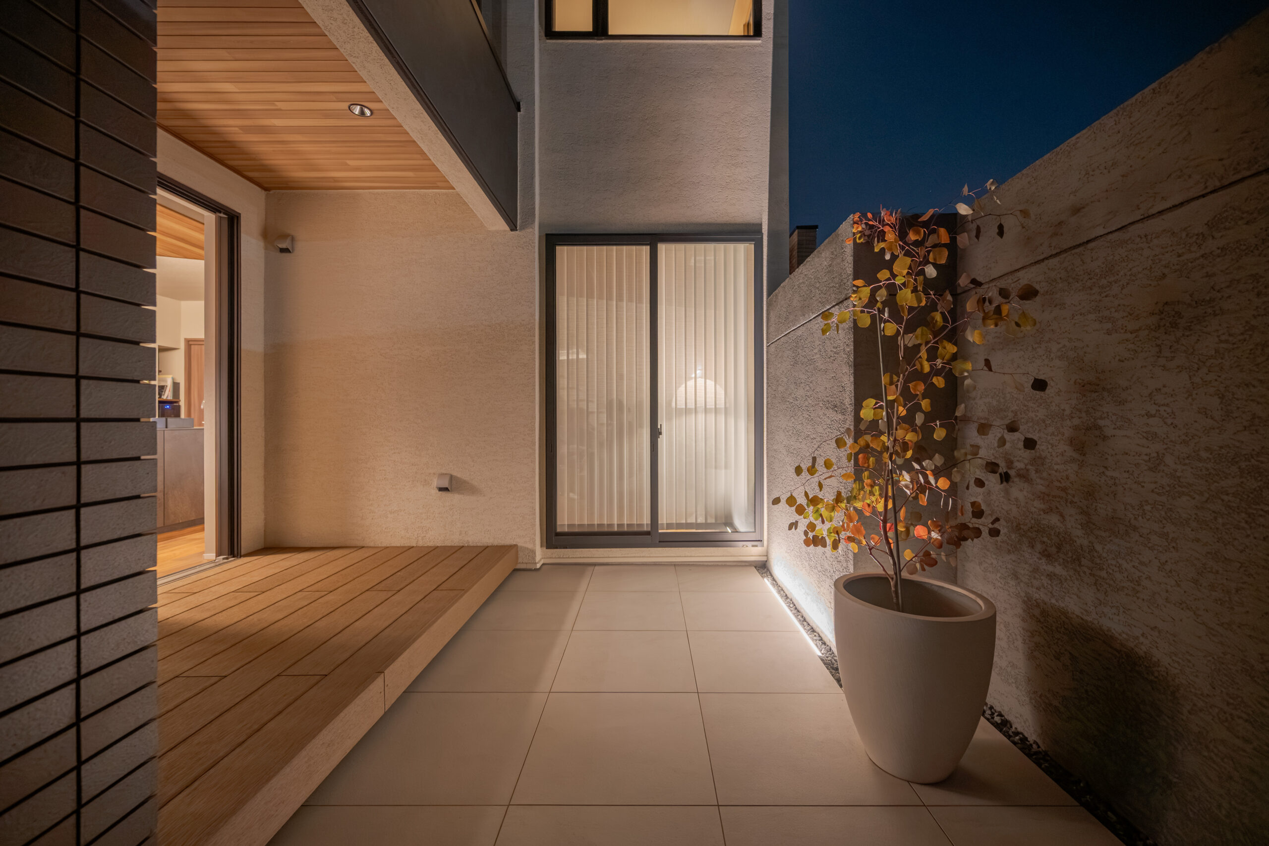 兵庫県　「帰るたびに、少し誇らしくなる家。」 三井ホームの邸宅に寄り添うモダンエクステリア