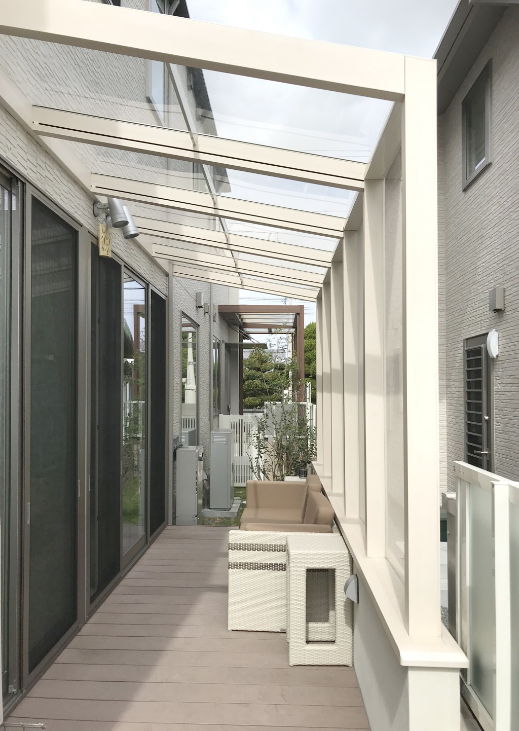 兵庫県　「アプローチに屋根を」との要望に、建物にふさわしい+αの付加価値を付けたリフォームプラン。