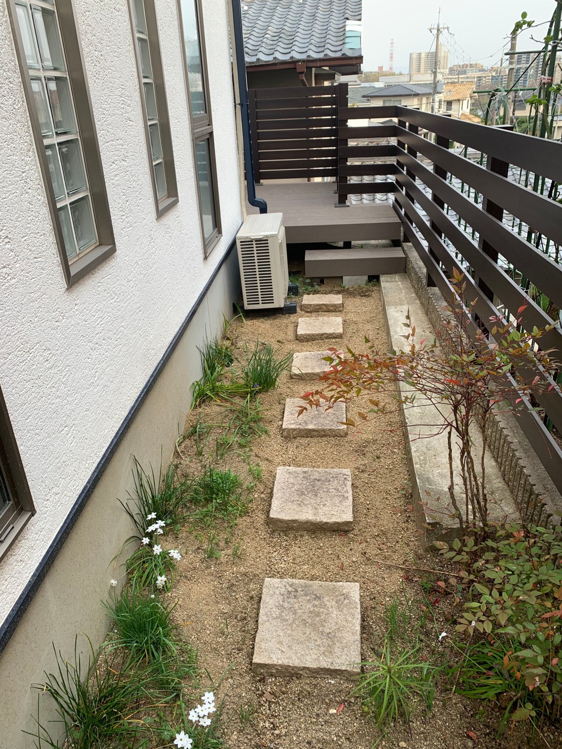 大阪府　アンティークレンガや天然石を使った北欧風ガーデンへリフォーム