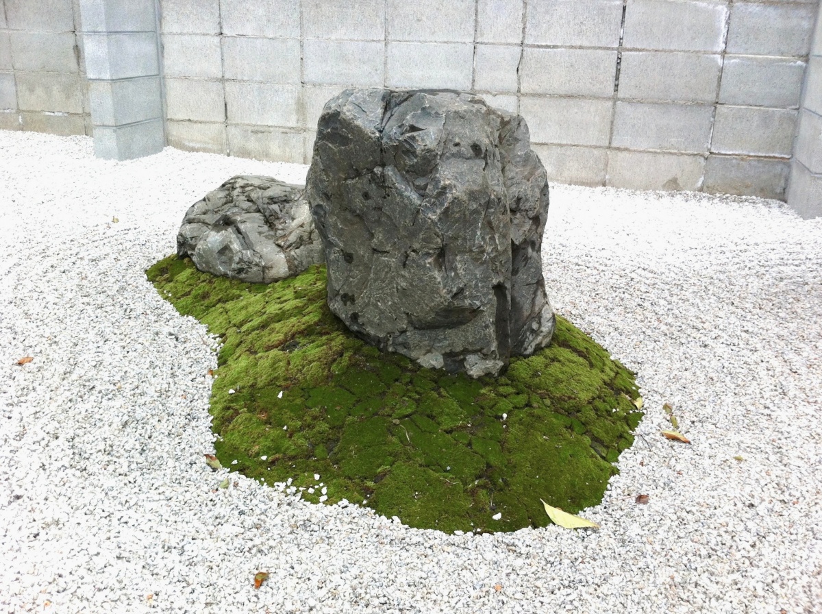 大阪府　自然風景を再現した趣のある日本庭園風デザイン