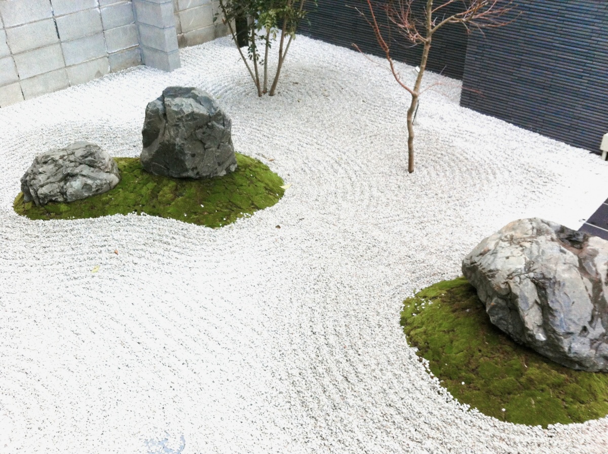 大阪府　自然風景を再現した趣のある日本庭園風デザイン