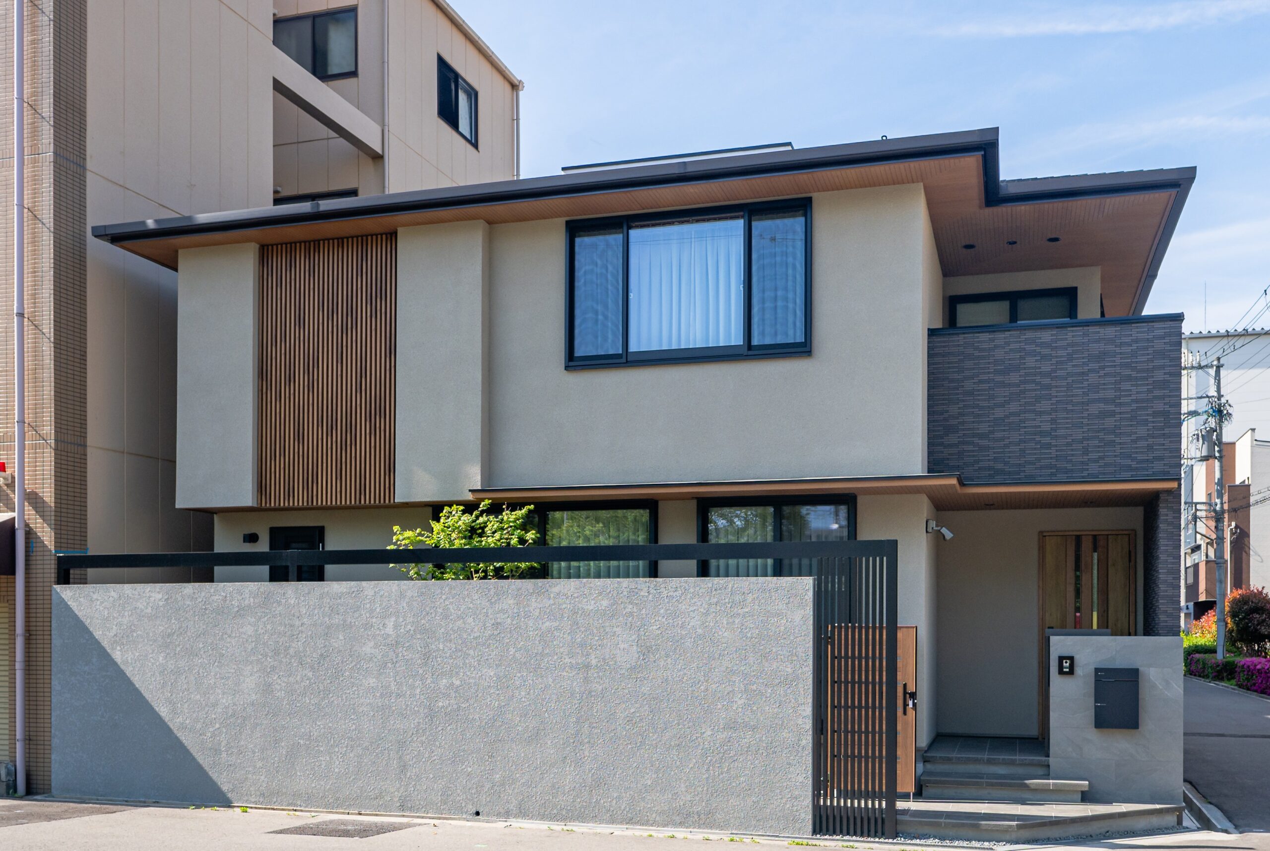 大阪府 市街地に佇む、上質な静けさ
