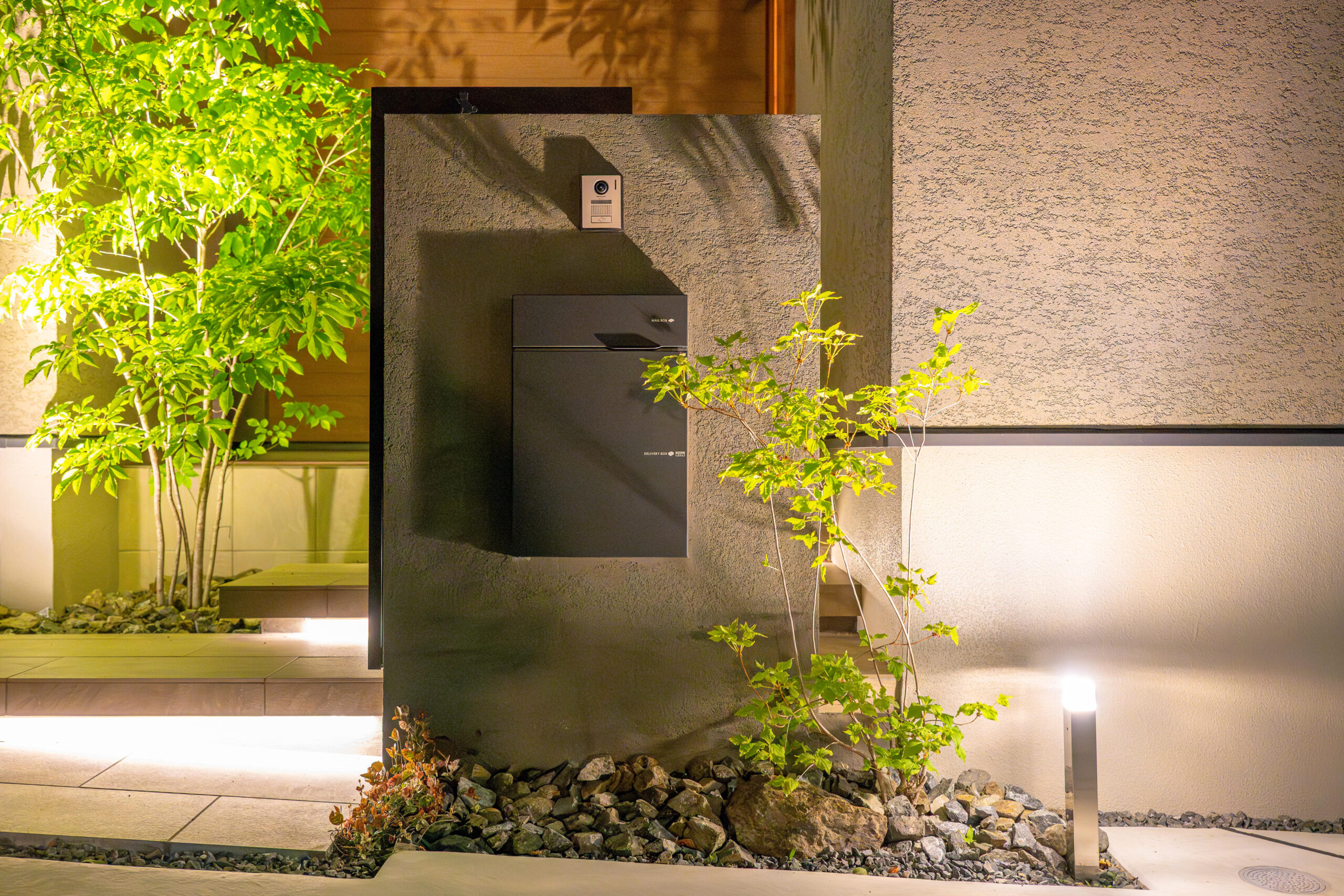 大阪府 和モダンが息づく、上質な植栽と光が織りなす美しいエクステリア