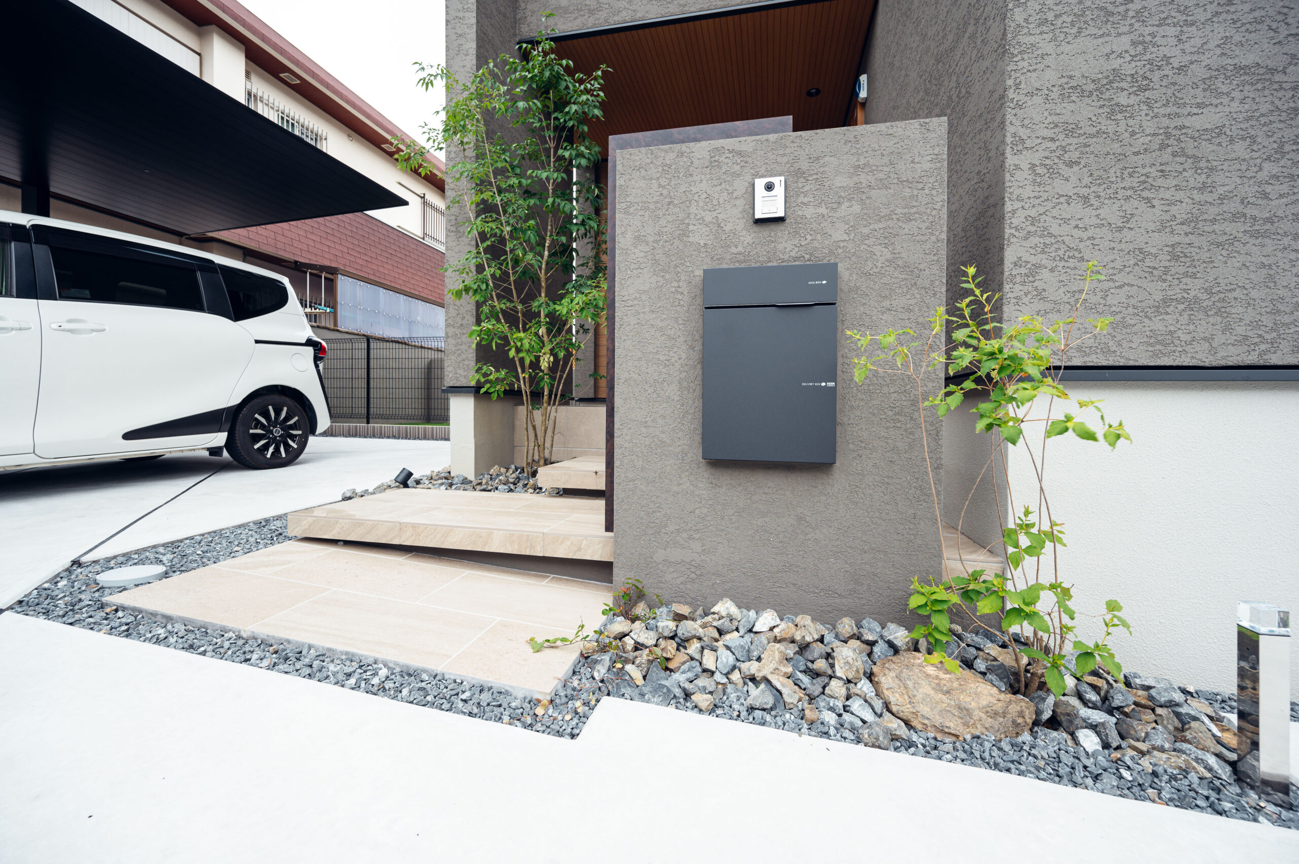 大阪府 和モダンが息づく、上質な植栽と光が織りなす美しいエクステリア