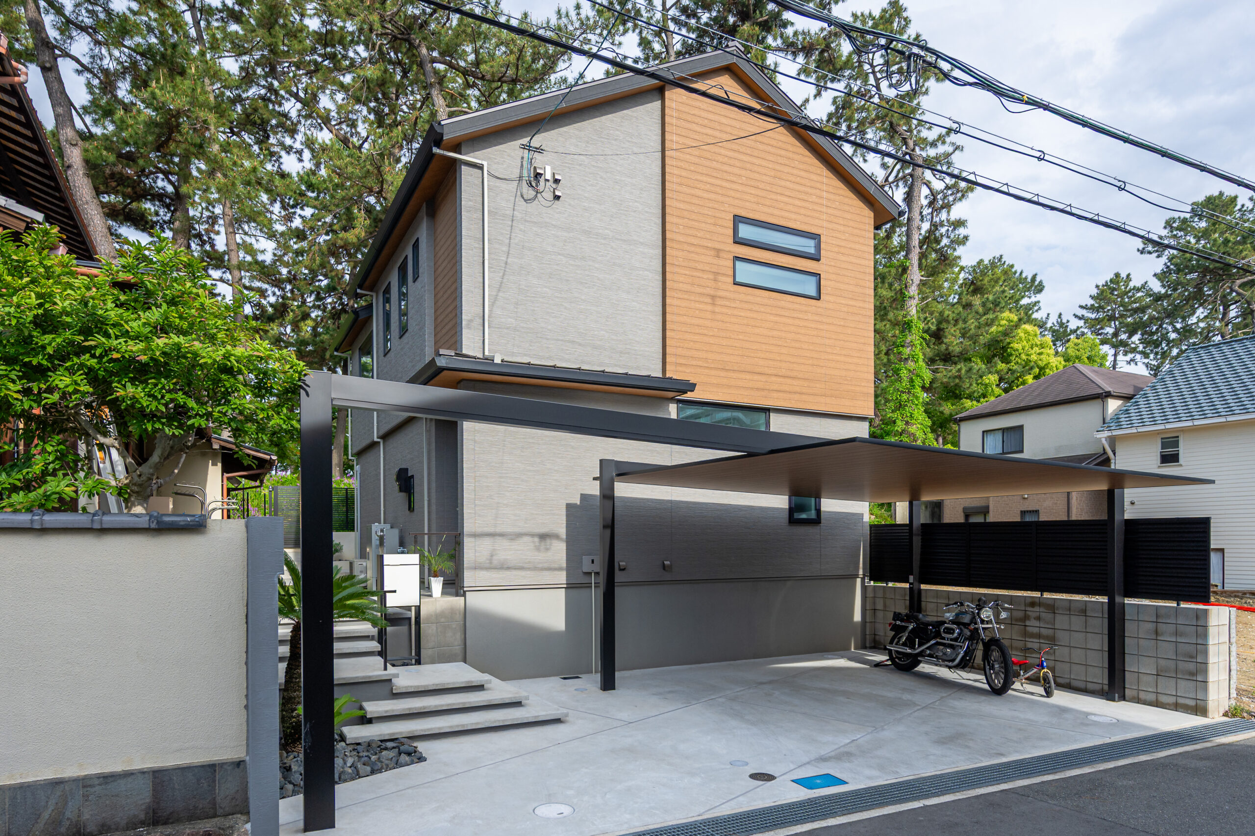 大阪府　上質な非日常を日常に。ホテルライクなエントランスと照明デザイン