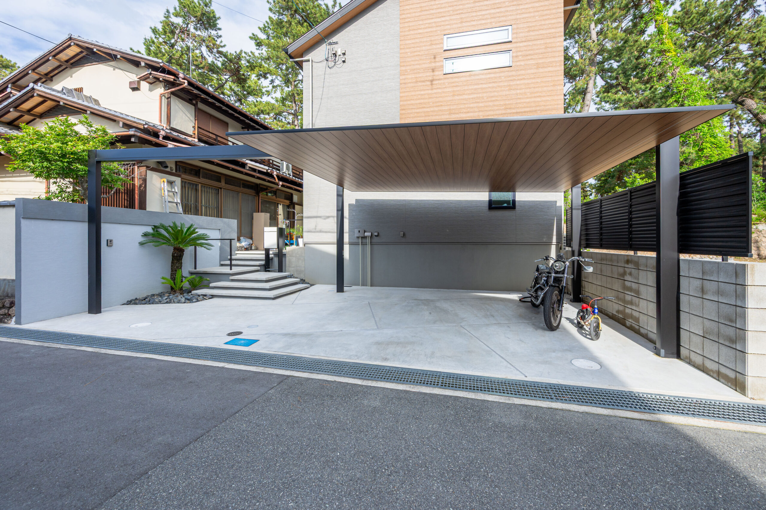 大阪府　上質な非日常を日常に。ホテルライクなエントランスと照明デザイン