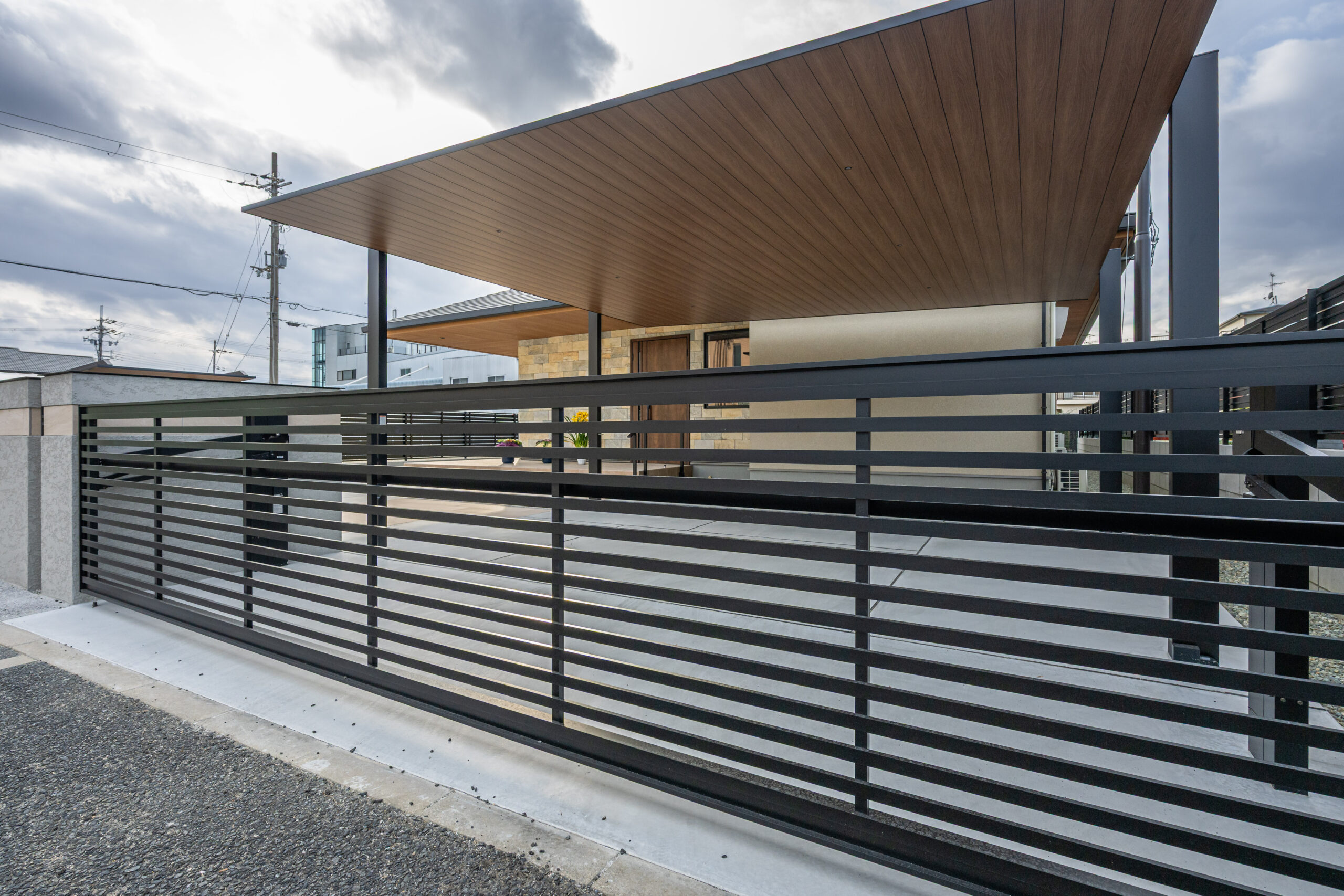 大阪府　穏やかさと端正さが調和する、平屋のためのモダンエクステリア