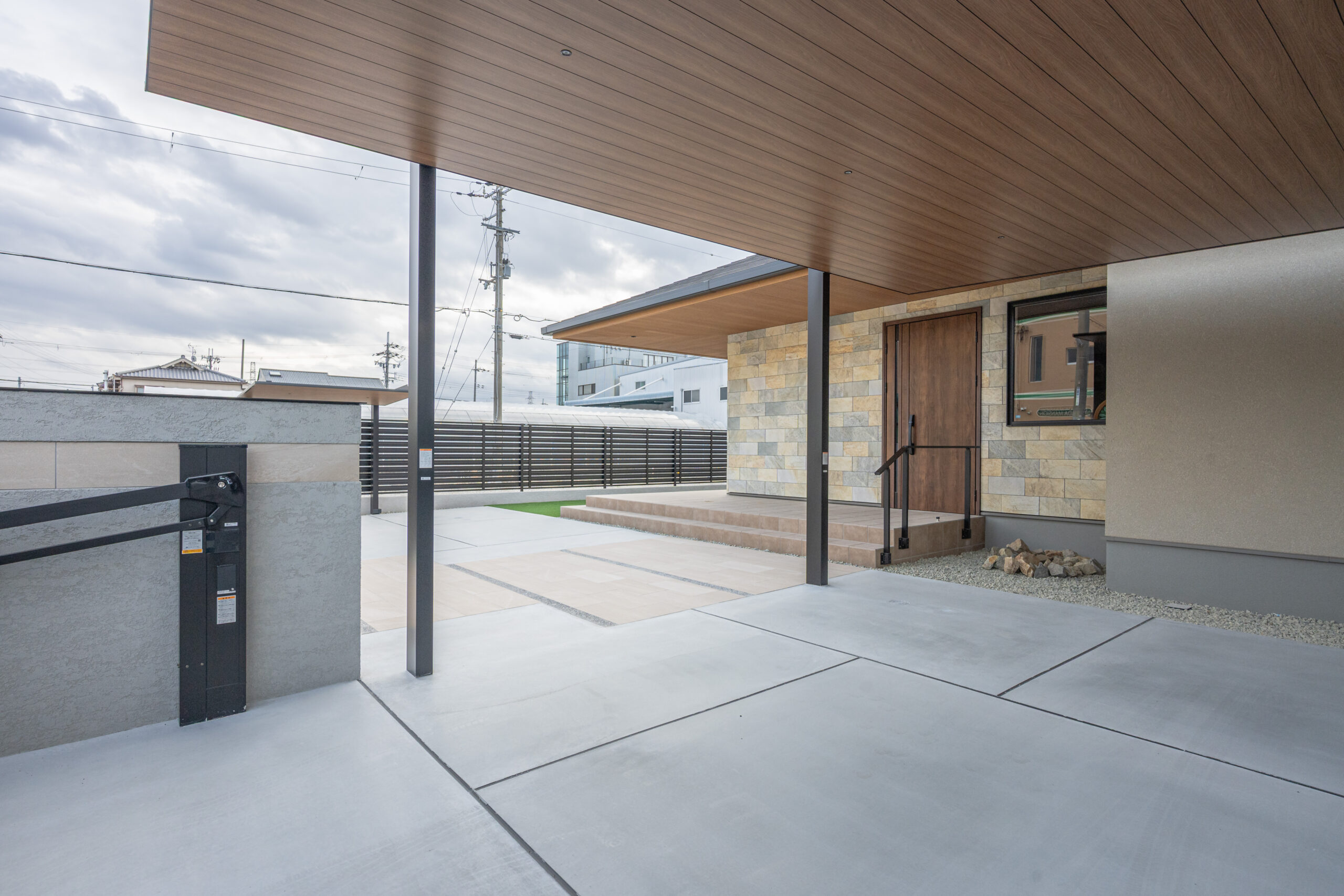 大阪府　穏やかさと端正さが調和する、平屋のためのモダンエクステリア