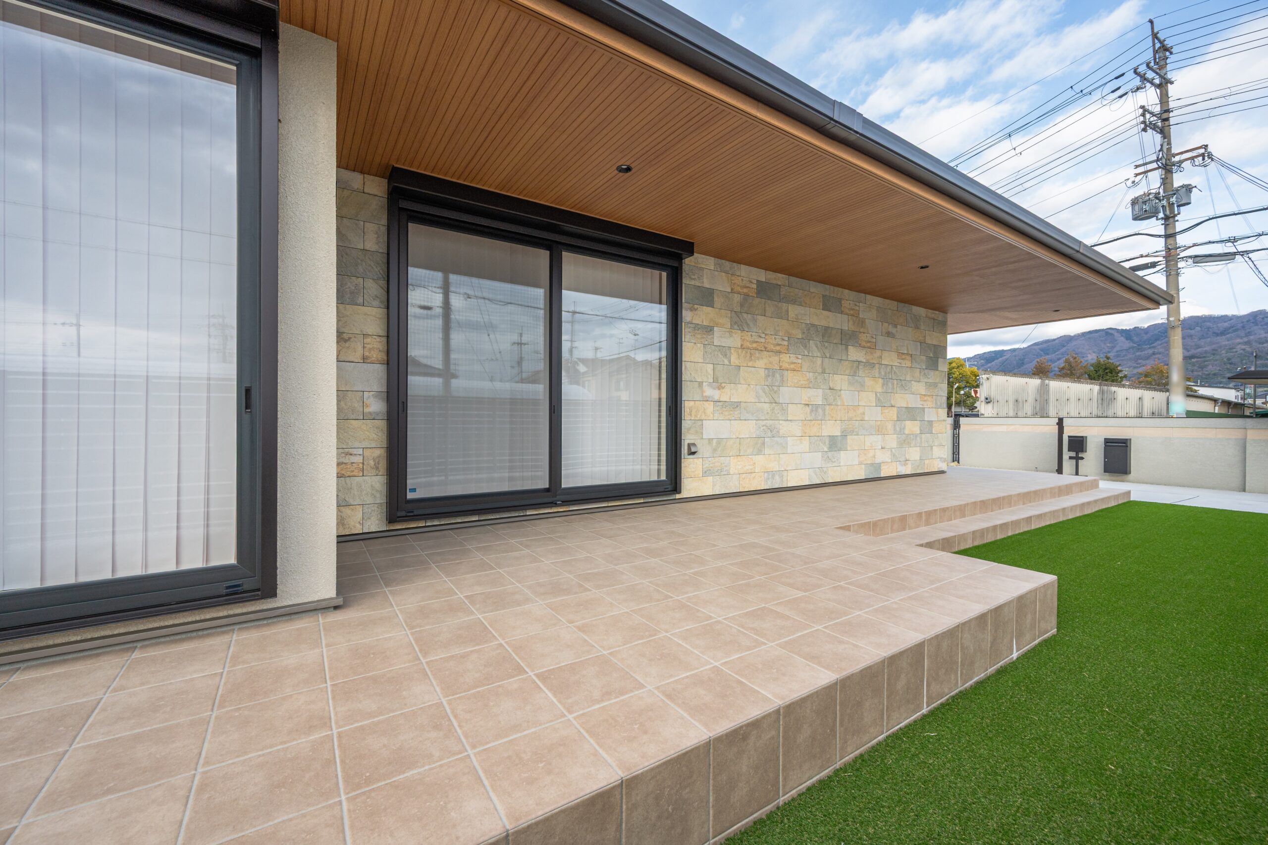 大阪府　穏やかさと端正さが調和する、平屋のためのモダンエクステリア