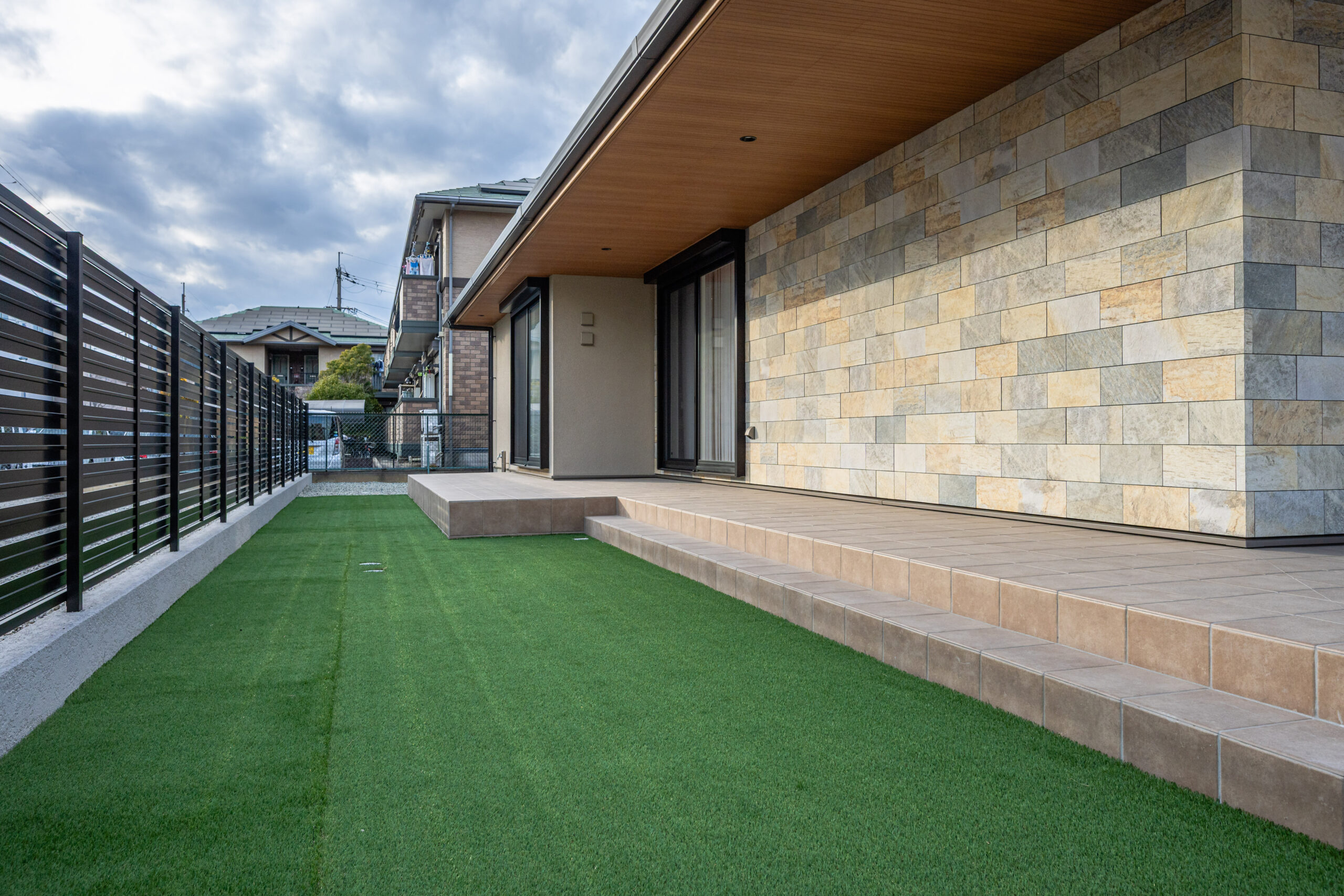 大阪府　穏やかさと端正さが調和する、平屋のためのモダンエクステリア