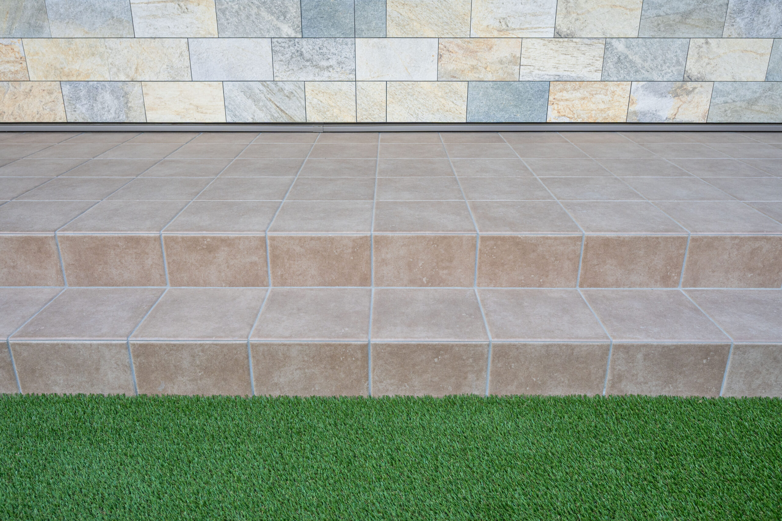 大阪府　穏やかさと端正さが調和する、平屋のためのモダンエクステリア