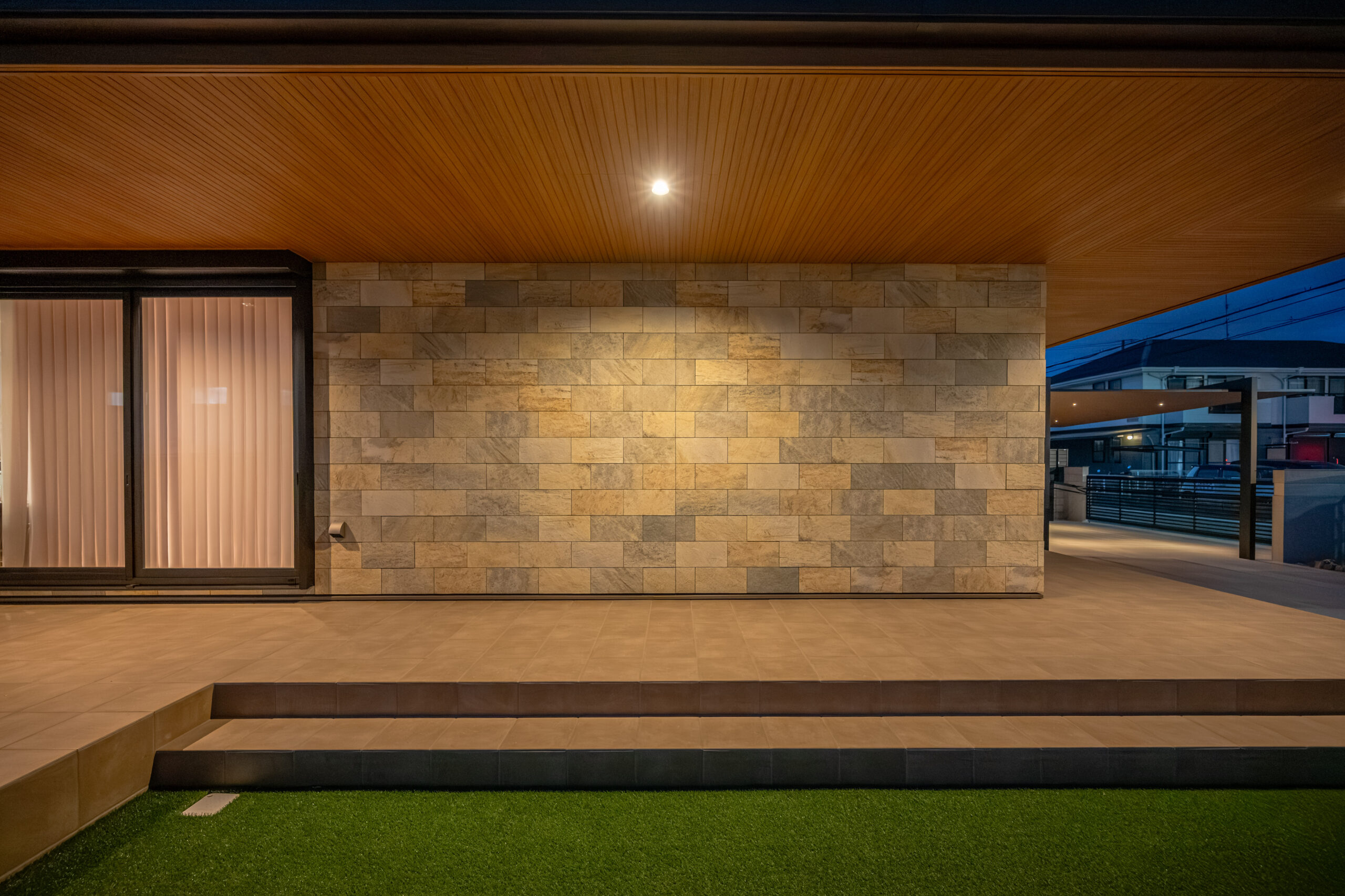 大阪府　穏やかさと端正さが調和する、平屋のためのモダンエクステリア