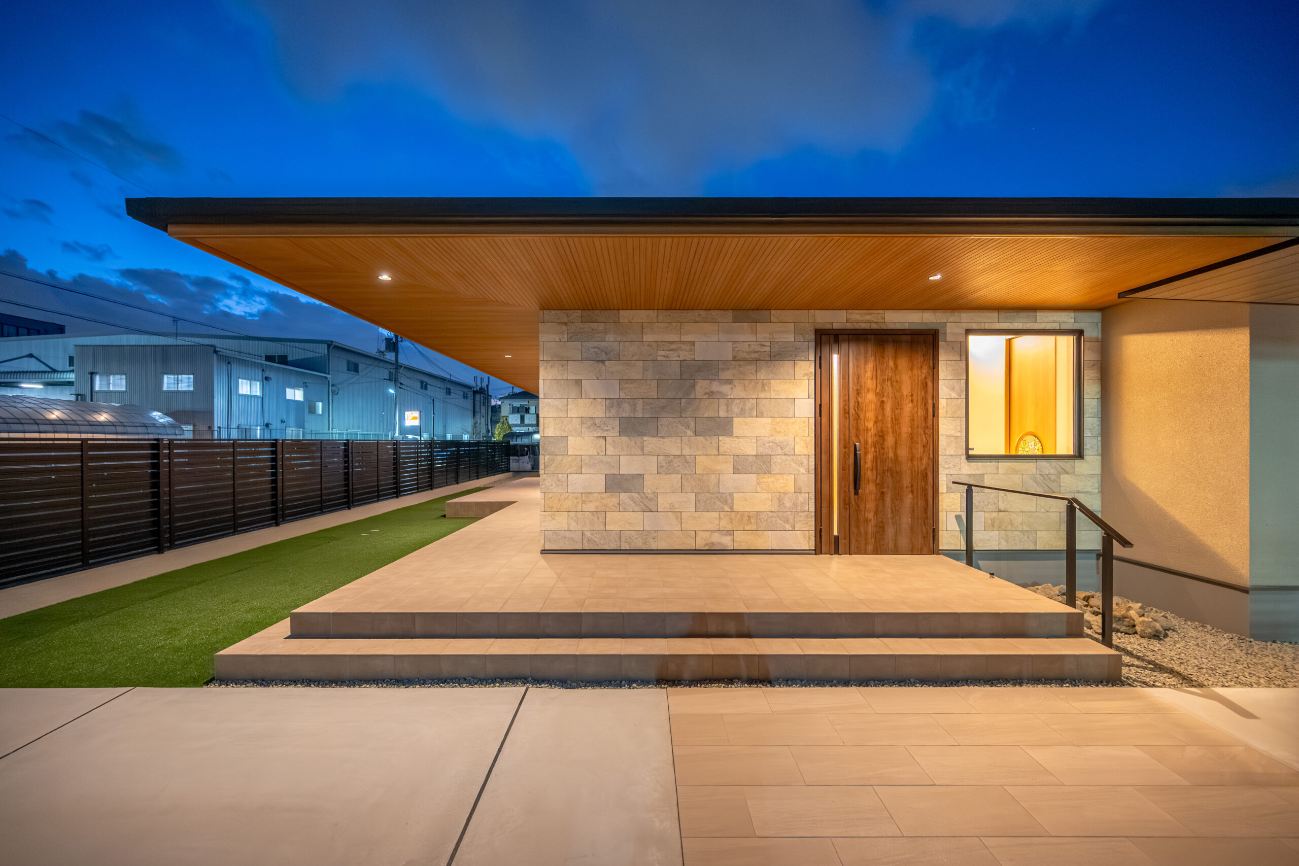 大阪府　穏やかさと端正さが調和する、平屋のためのモダンエクステリア