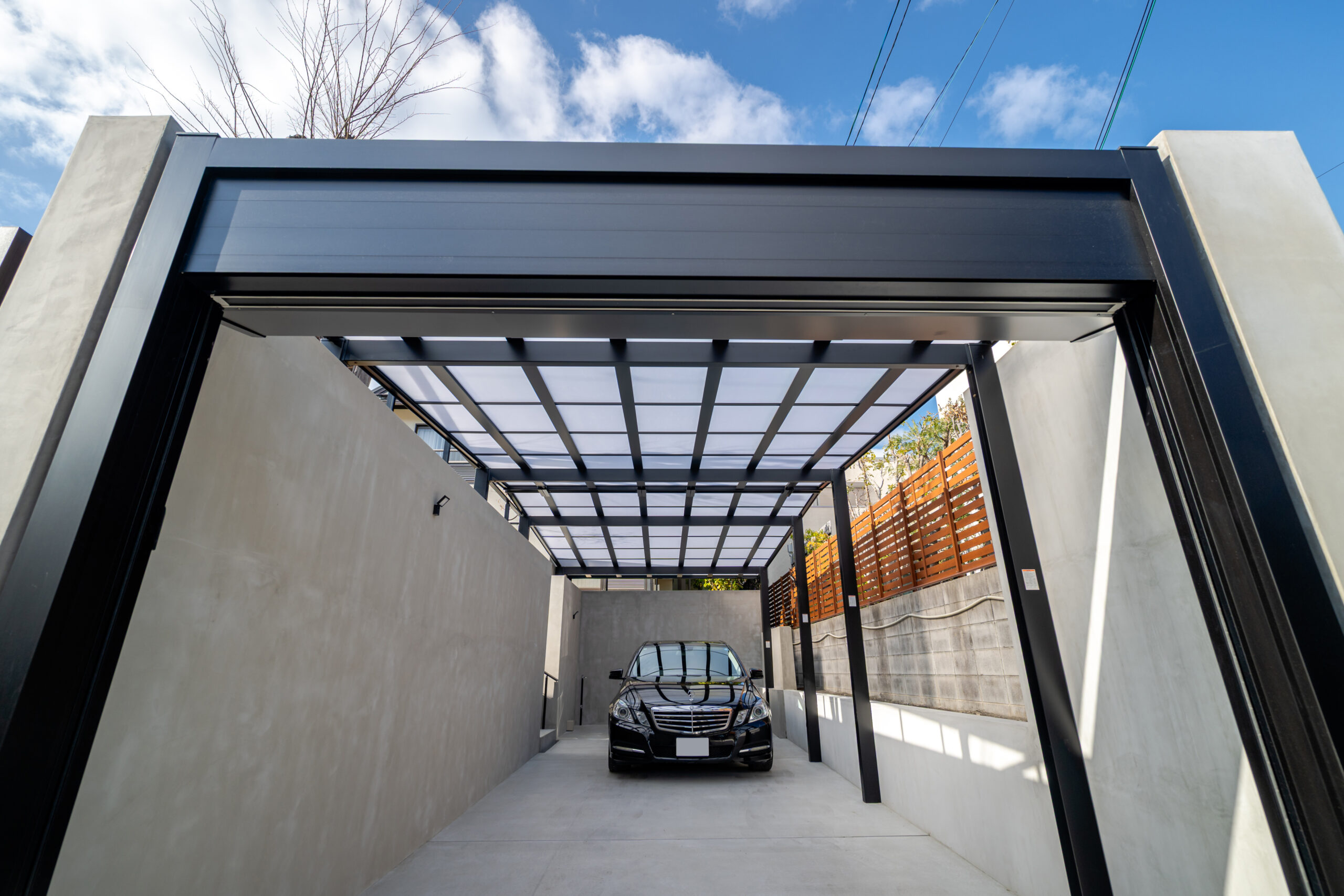 大阪府　継承と革新が織りなす邸宅美。石積みと植栽が時を繋ぐエクステリアリノベーション