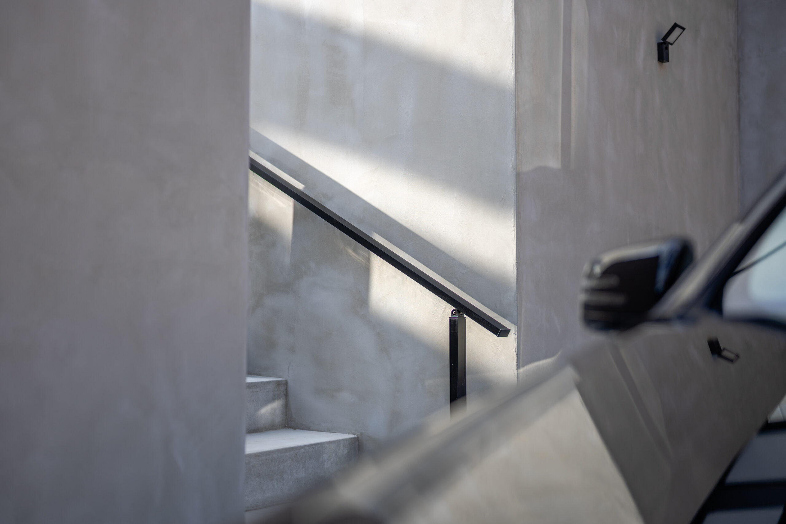 大阪府　継承と革新が織りなす邸宅美。石積みと植栽が時を繋ぐエクステリアリノベーション