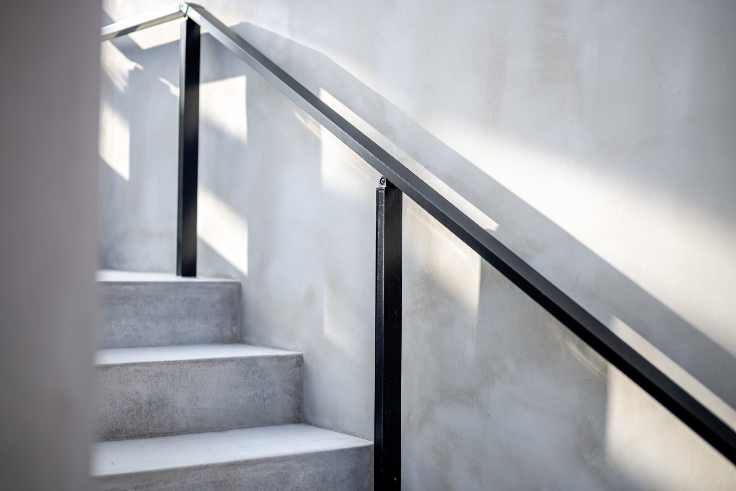 大阪府　継承と革新が織りなす邸宅美。石積みと植栽が時を繋ぐエクステリアリノベーション