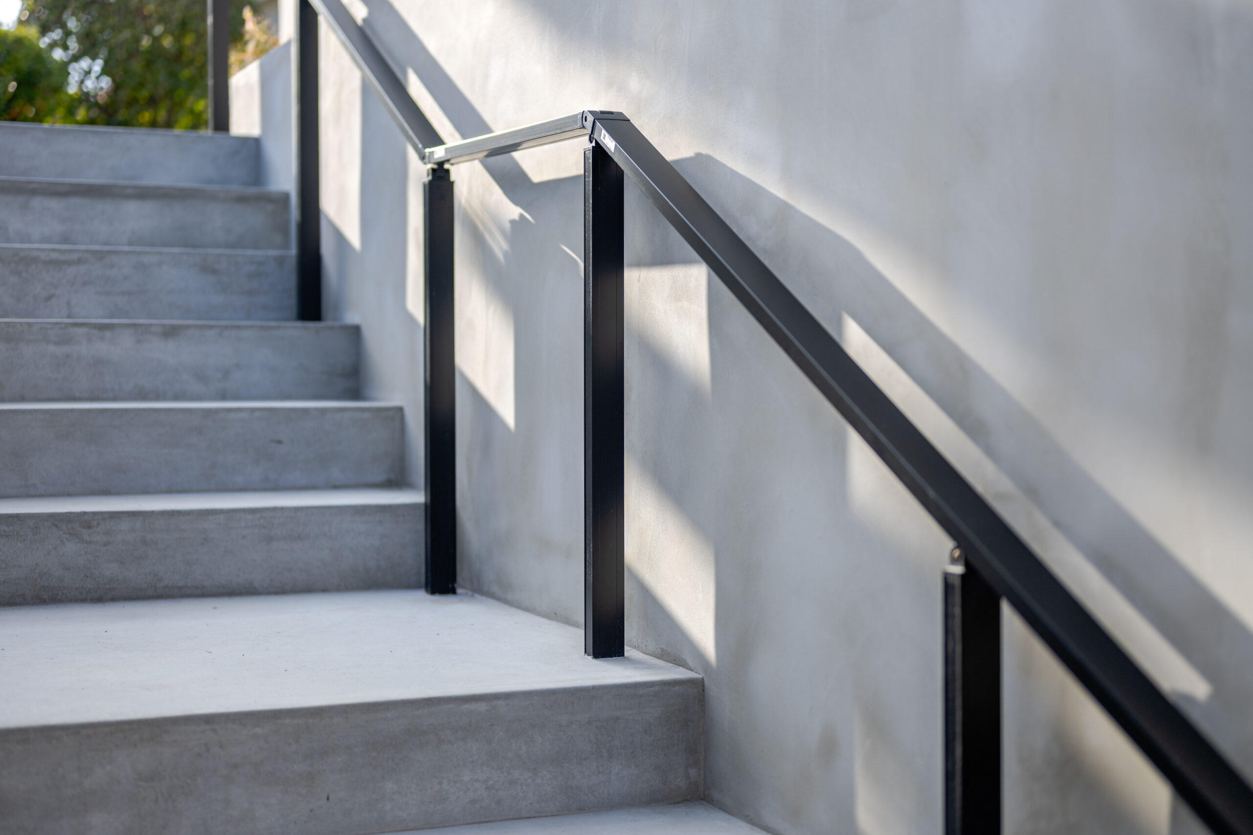 大阪府　継承と革新が織りなす邸宅美。石積みと植栽が時を繋ぐエクステリアリノベーション