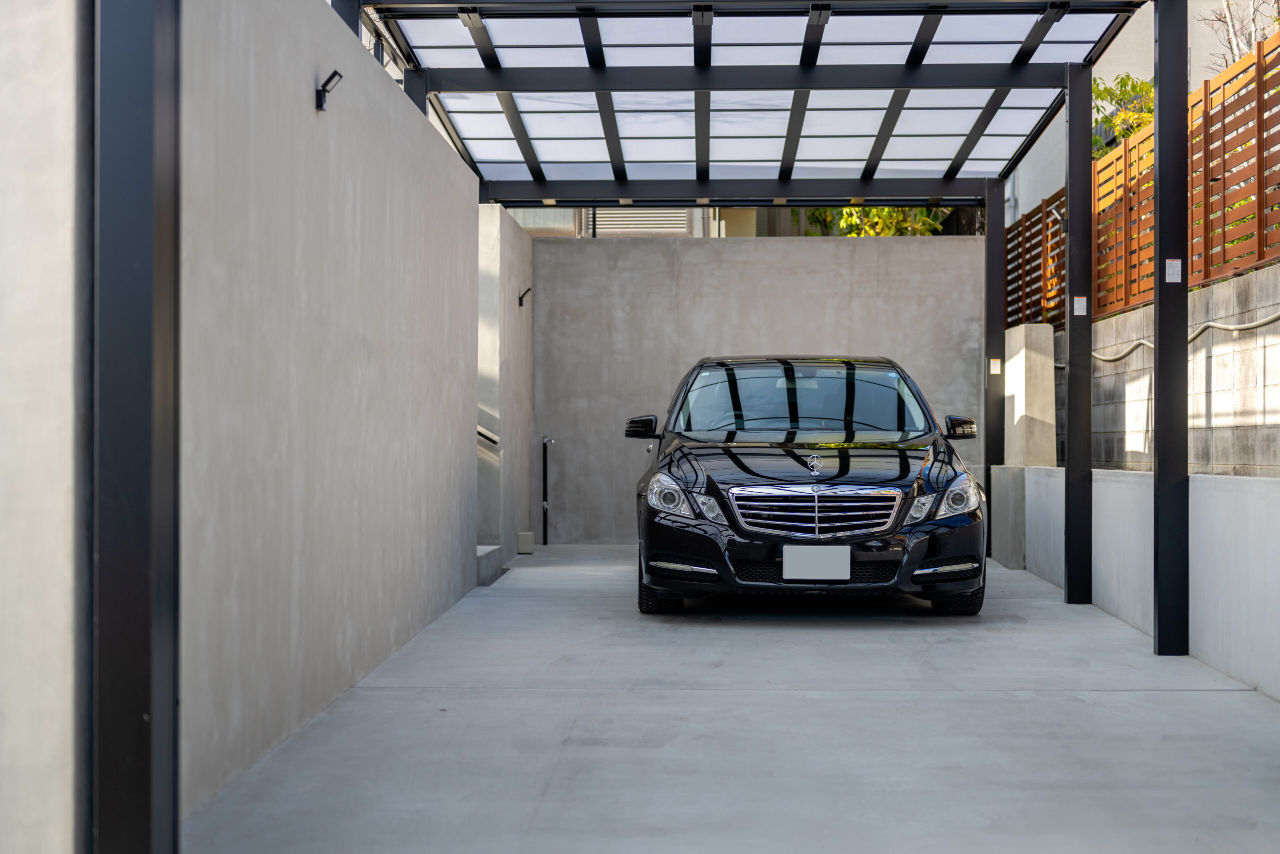 大阪府　継承と革新が織りなす邸宅美。石積みと植栽が時を繋ぐエクステリアリノベーション