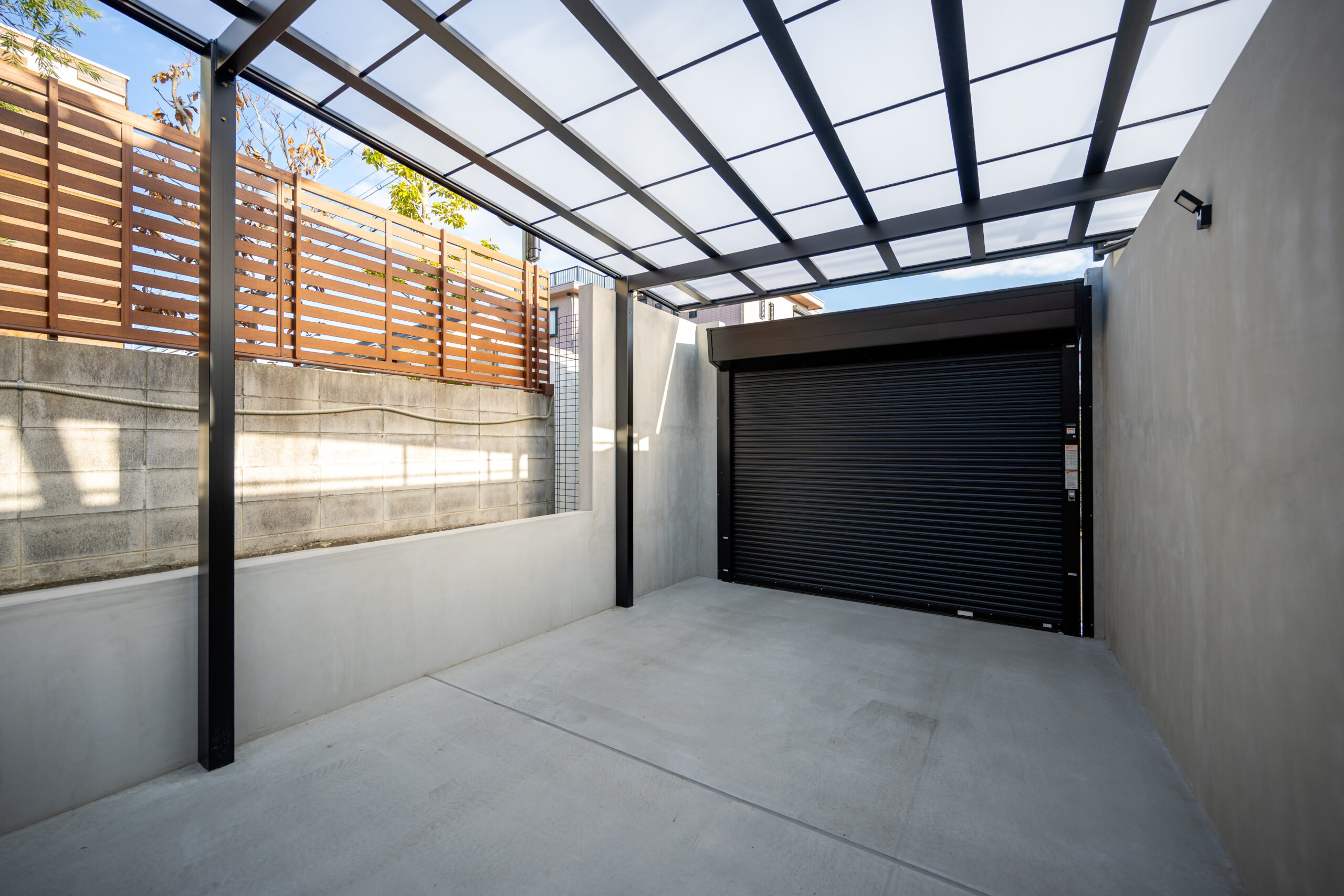 大阪府　継承と革新が織りなす邸宅美。石積みと植栽が時を繋ぐエクステリアリノベーション