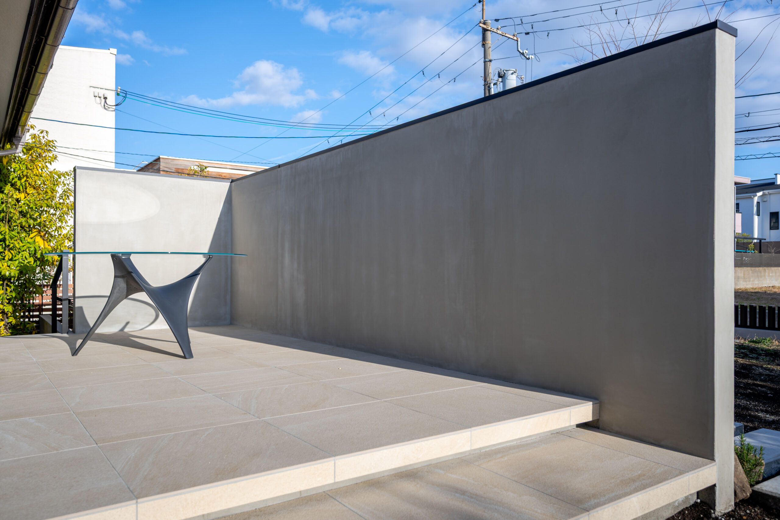 大阪府　継承と革新が織りなす邸宅美。石積みと植栽が時を繋ぐエクステリアリノベーション