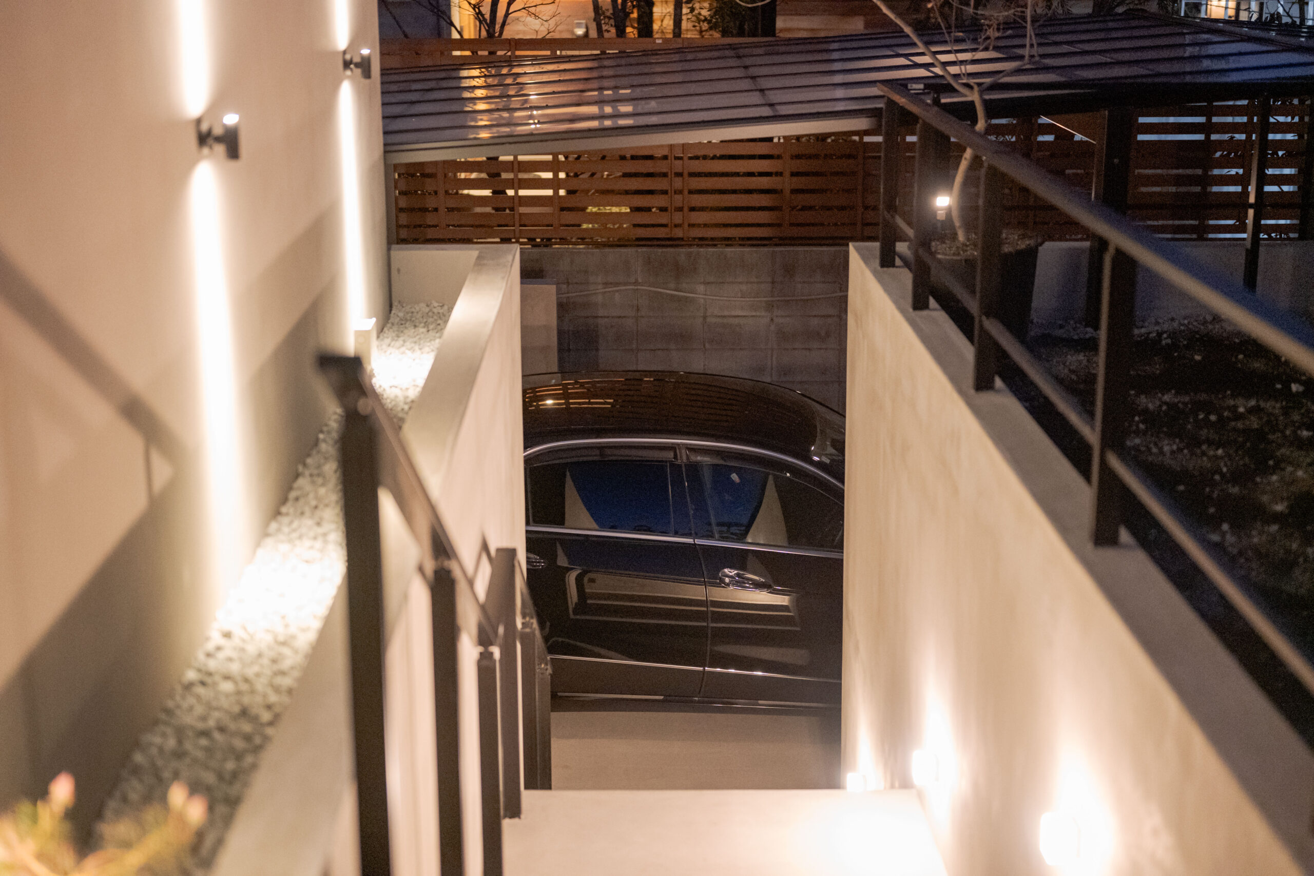 大阪府　継承と革新が織りなす邸宅美。石積みと植栽が時を繋ぐエクステリアリノベーション