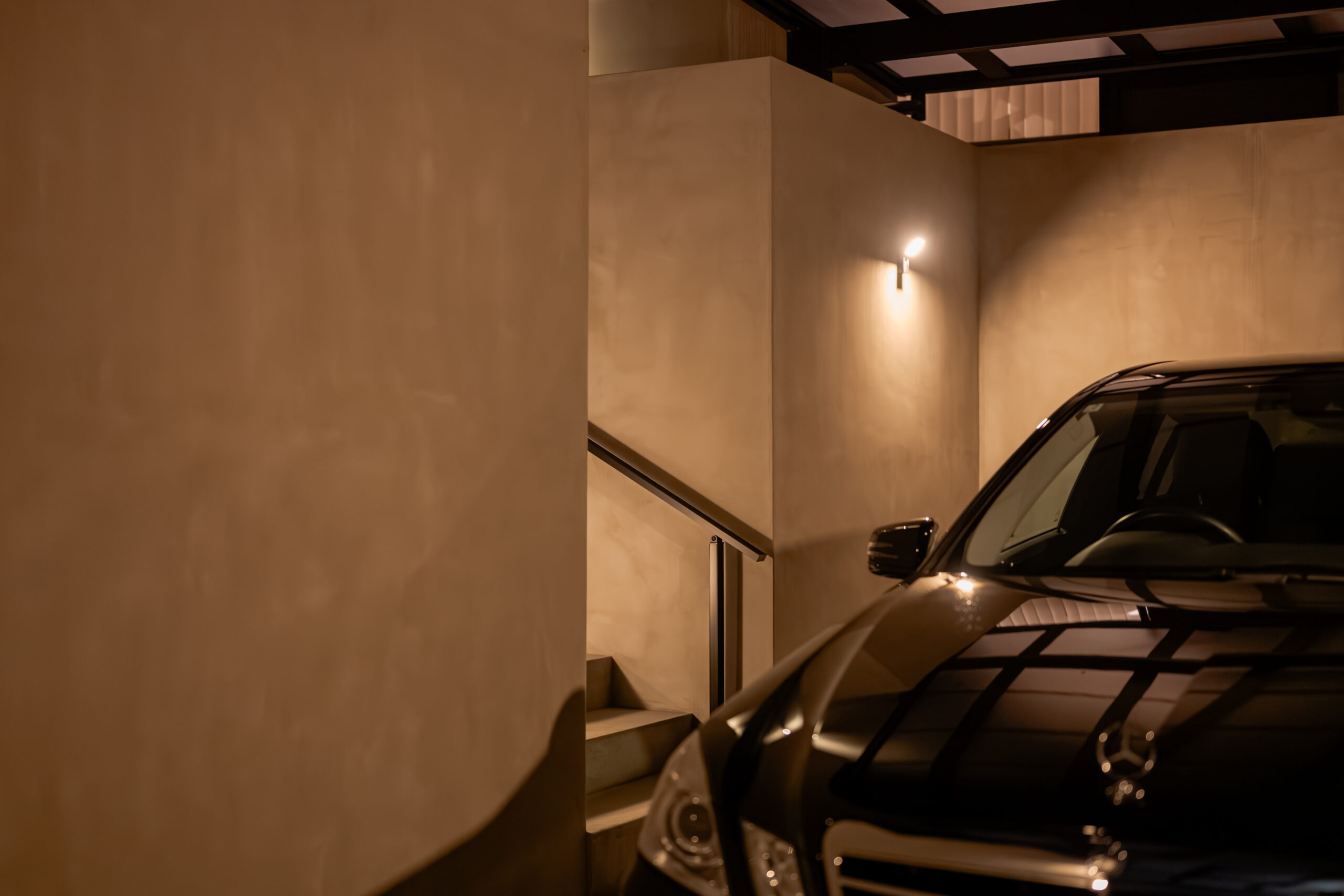 大阪府　継承と革新が織りなす邸宅美。石積みと植栽が時を繋ぐエクステリアリノベーション