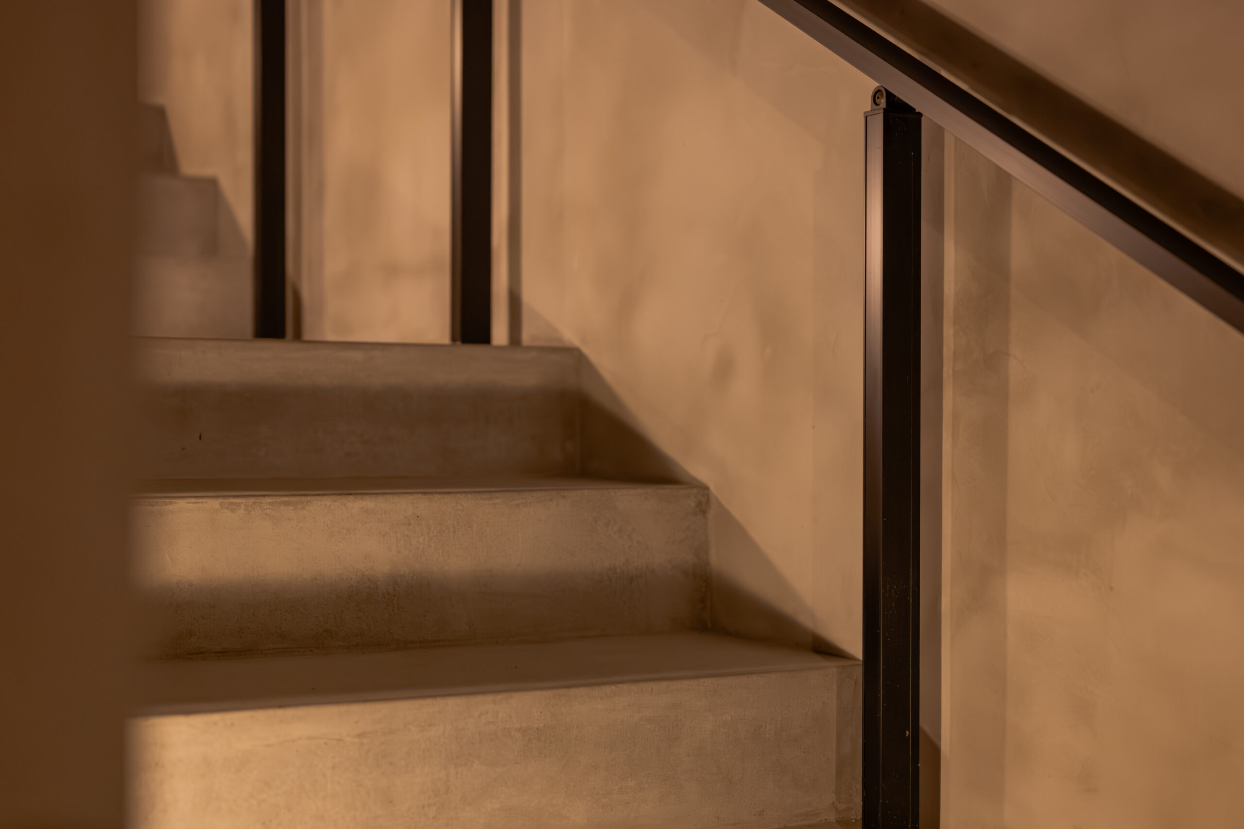 大阪府　継承と革新が織りなす邸宅美。石積みと植栽が時を繋ぐエクステリアリノベーション