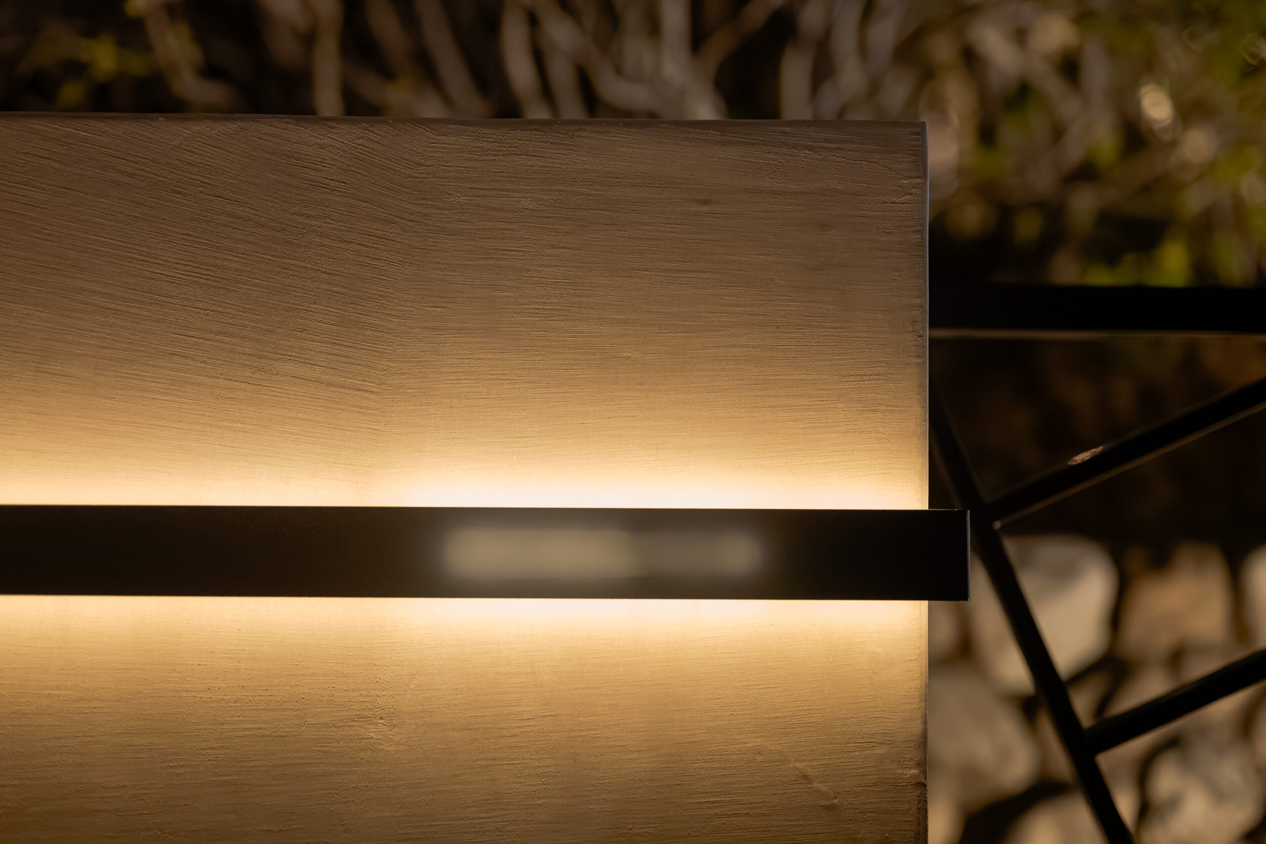 大阪府　継承と革新が織りなす邸宅美。石積みと植栽が時を繋ぐエクステリアリノベーション