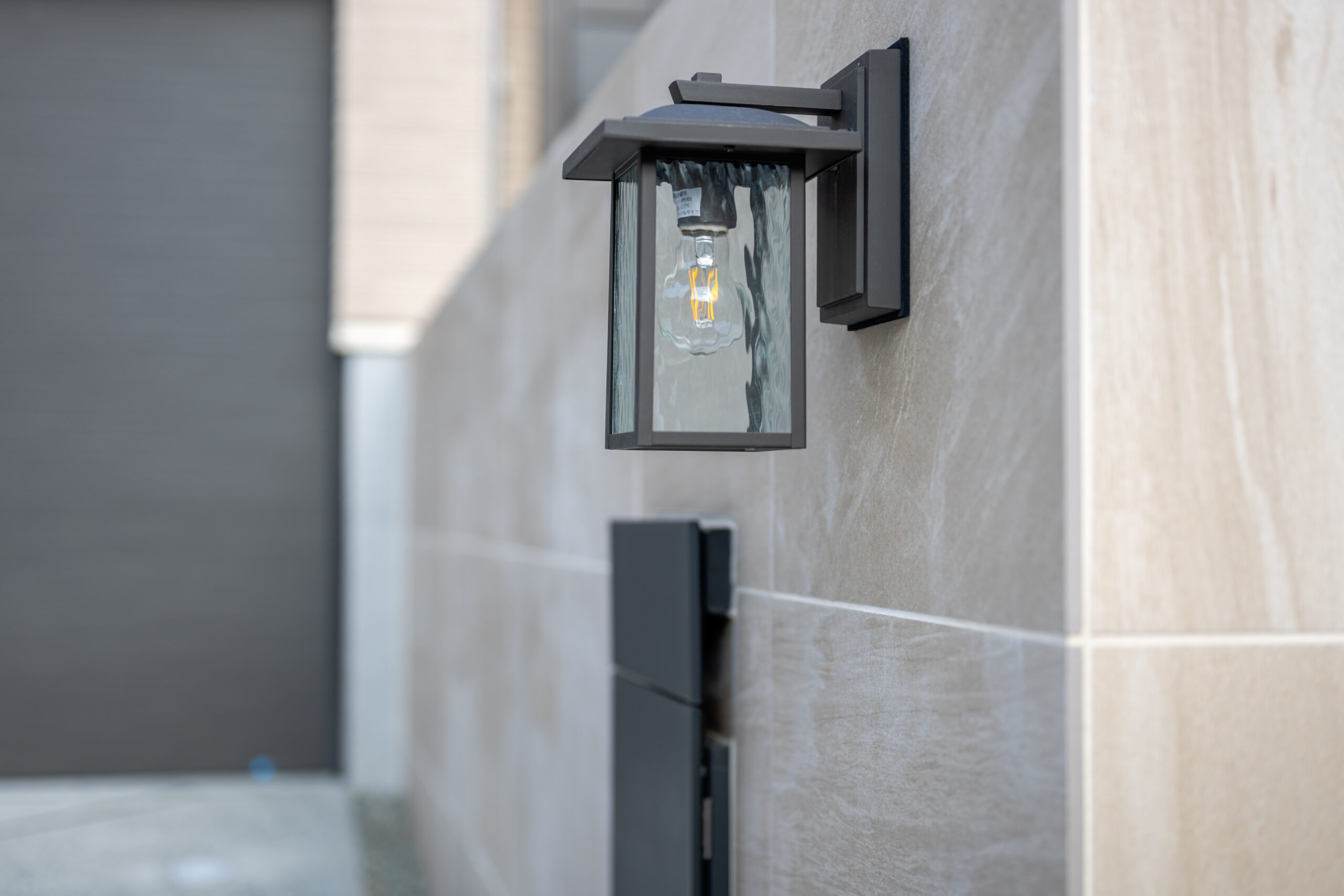 兵庫県　光をまとう、邸宅のエクステリアデザイン。—静かに品格が宿る外構美—