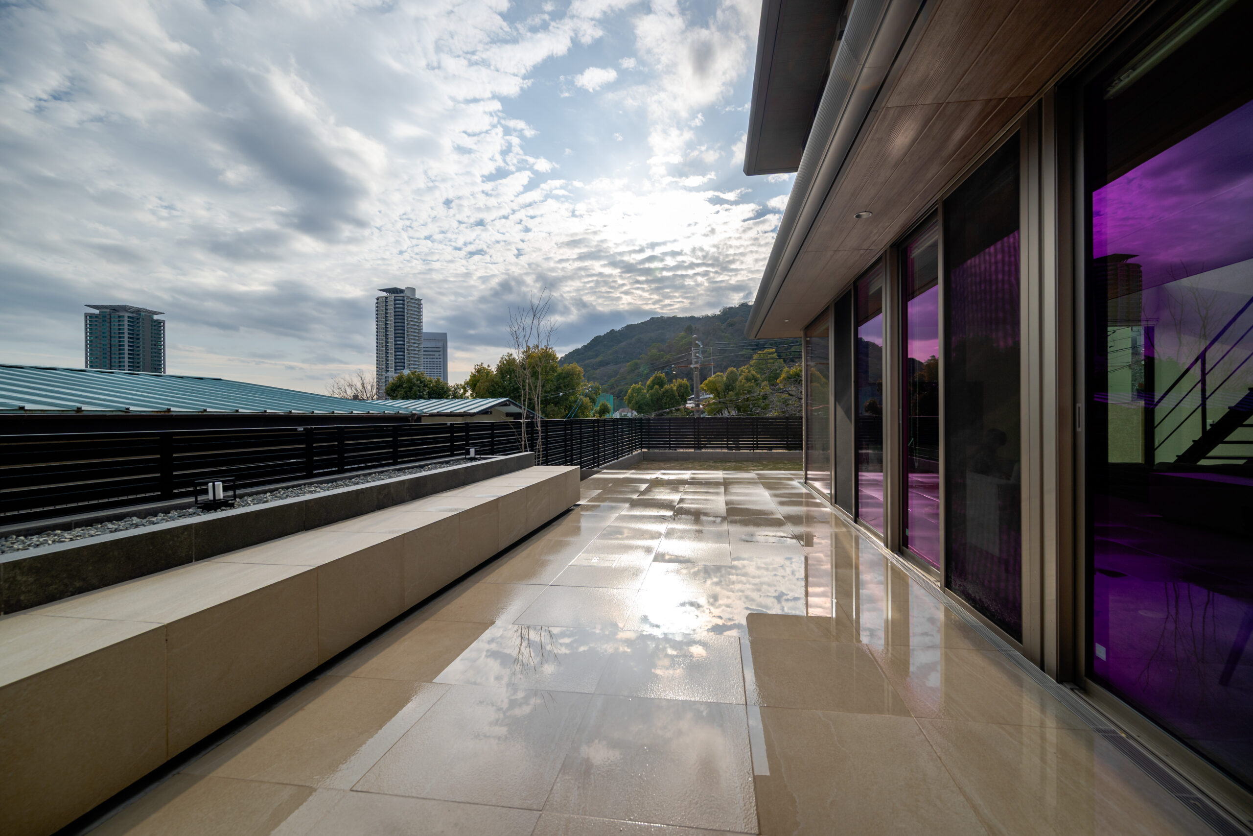 兵庫県　光をまとう、邸宅のエクステリアデザイン。—静かに品格が宿る外構美—