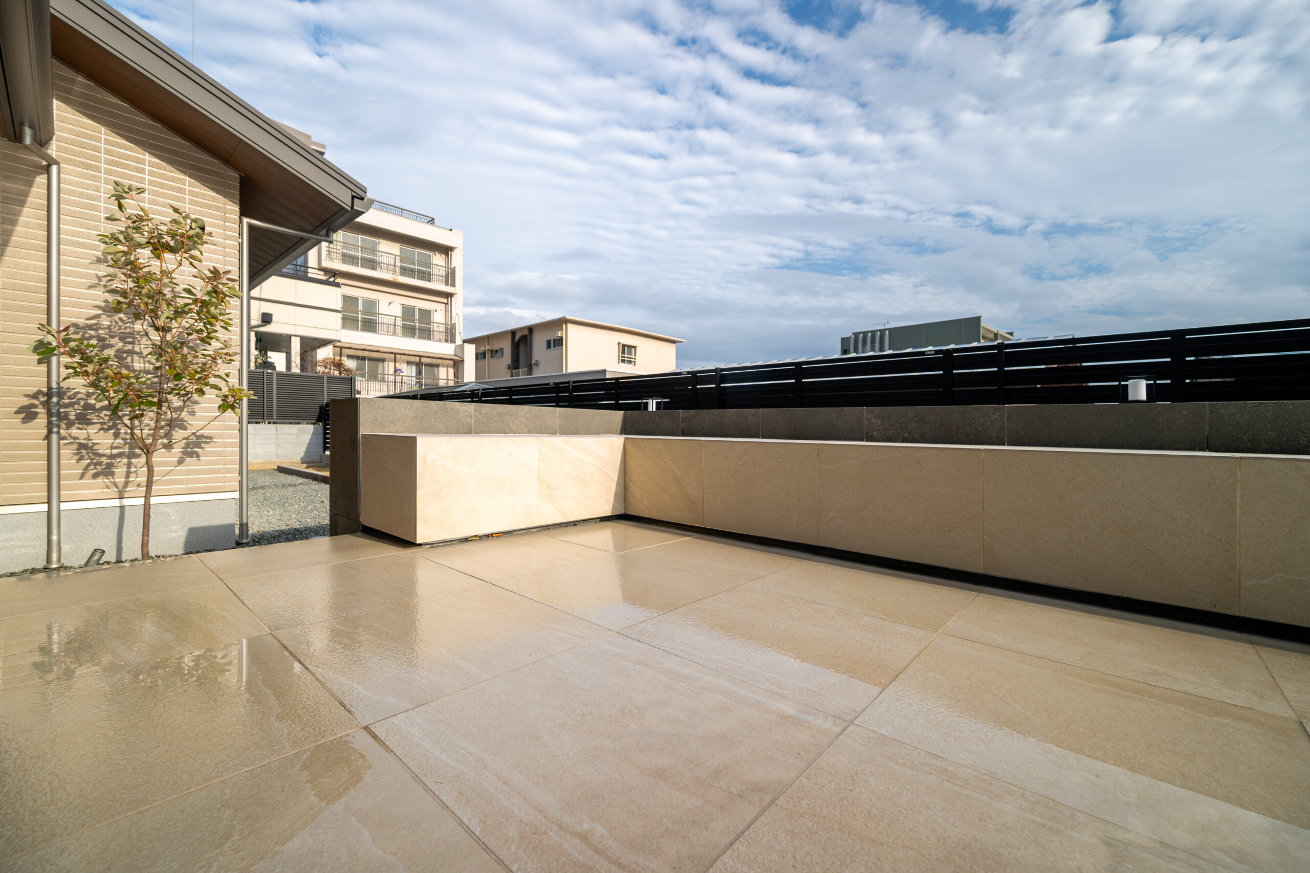 兵庫県　光をまとう、邸宅のエクステリアデザイン。—静かに品格が宿る外構美—