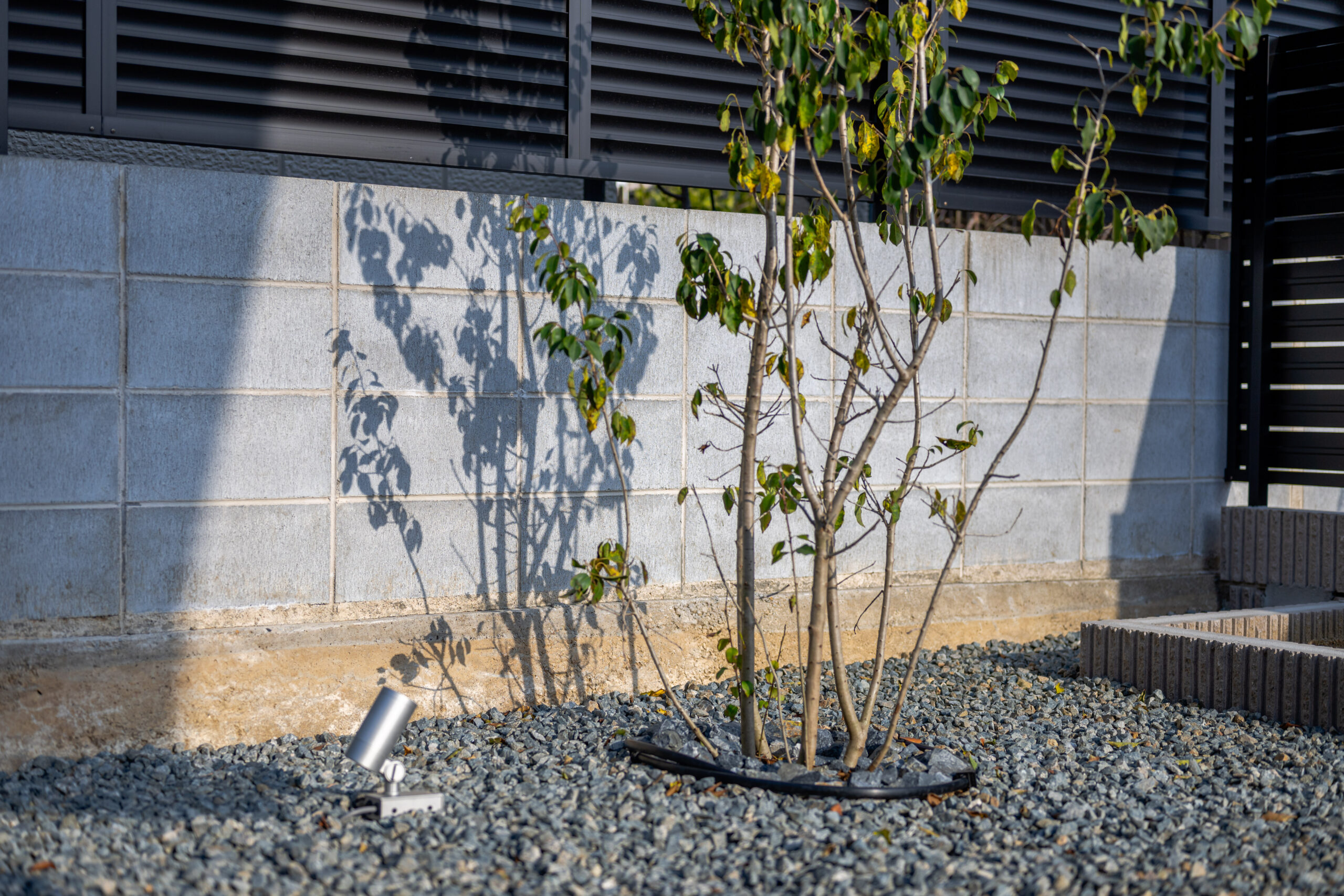 兵庫県　光をまとう、邸宅のエクステリアデザイン。—静かに品格が宿る外構美—