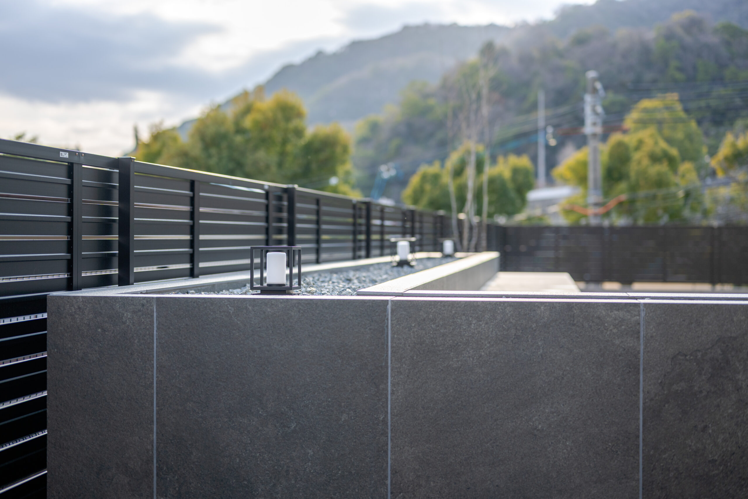 兵庫県　光をまとう、邸宅のエクステリアデザイン。—静かに品格が宿る外構美—