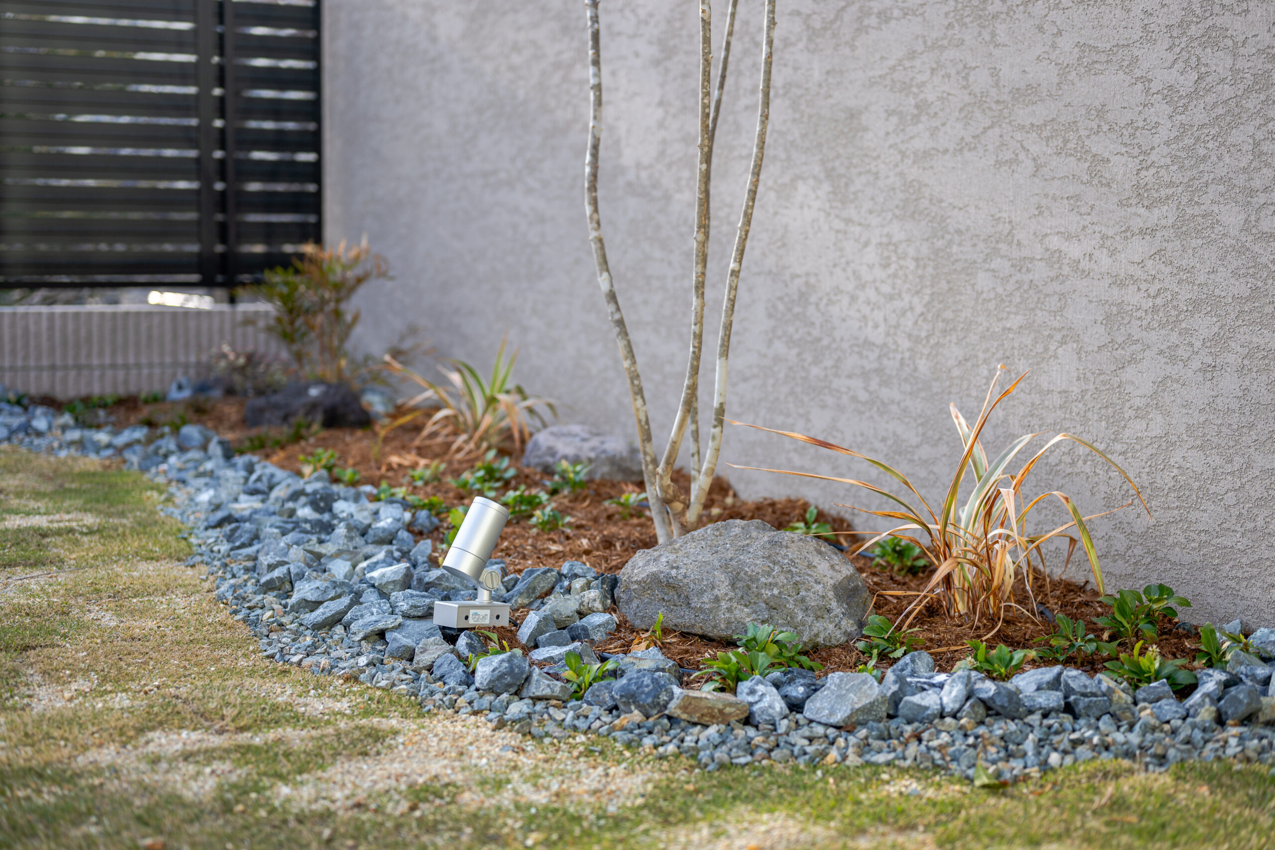 兵庫県　光をまとう、邸宅のエクステリアデザイン。—静かに品格が宿る外構美—