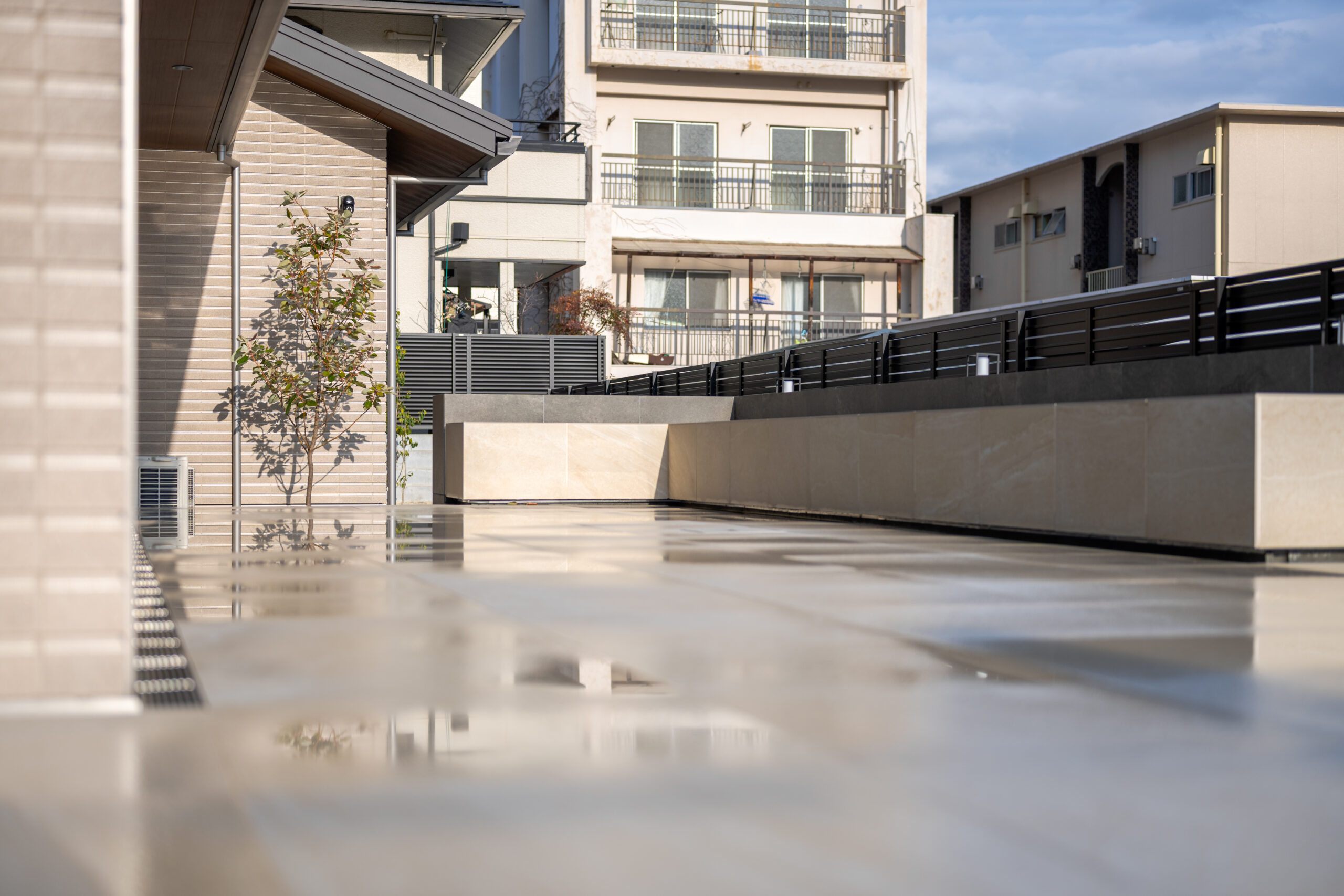 兵庫県　光をまとう、邸宅のエクステリアデザイン。—静かに品格が宿る外構美—