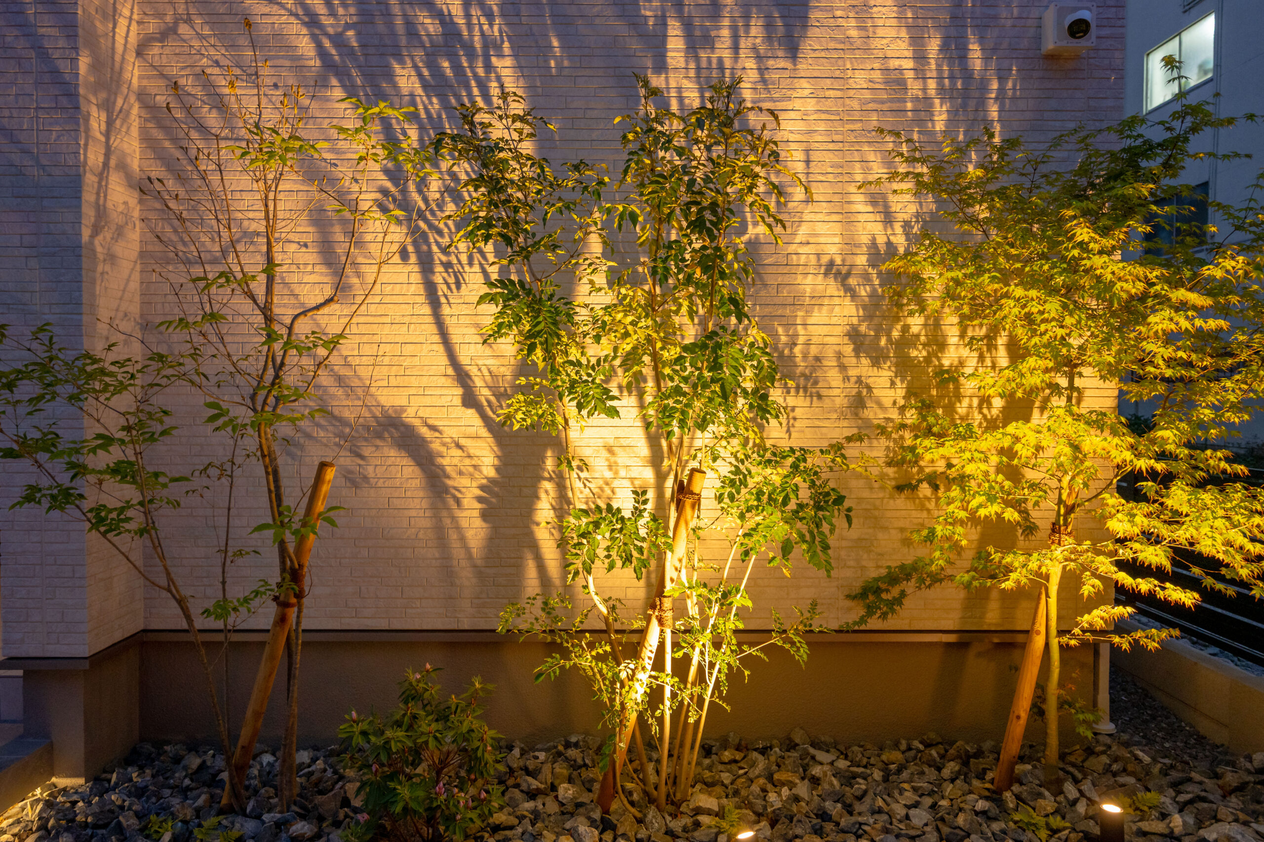 大阪府　光と素材が織りなす、ミニマルラグジュアリーな邸宅
